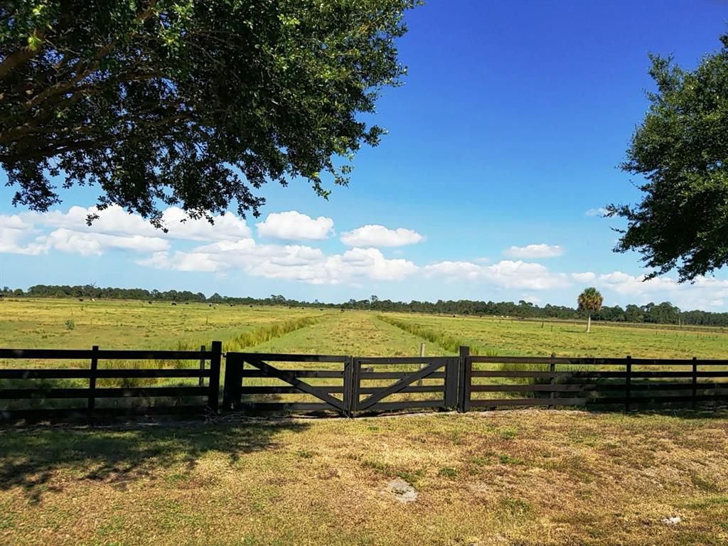 Photo of 2131 SW Hunter Drive Dr, FL 34974 (MLS # R10720261)