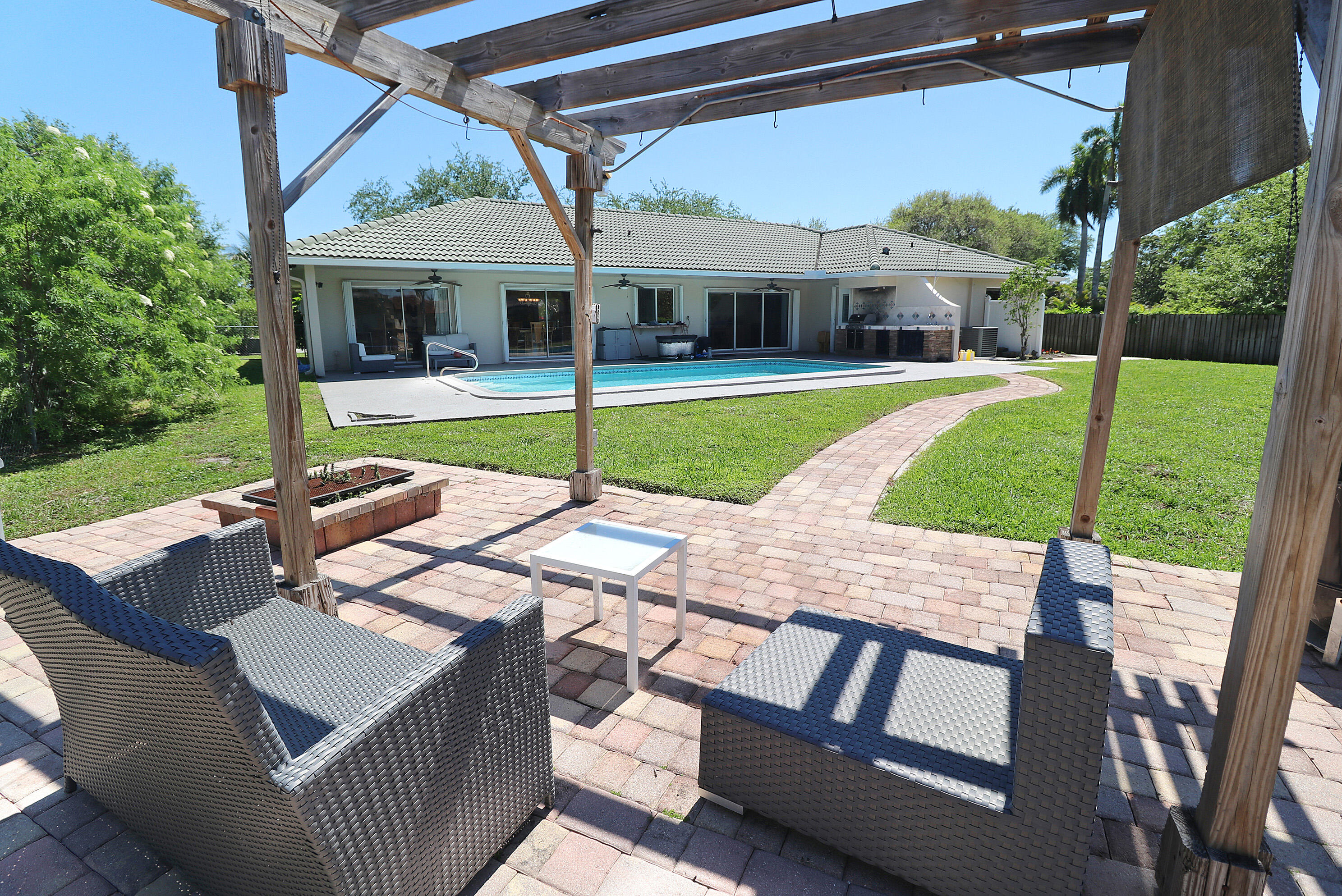 CORAL SPRINGS LAKES - Residential