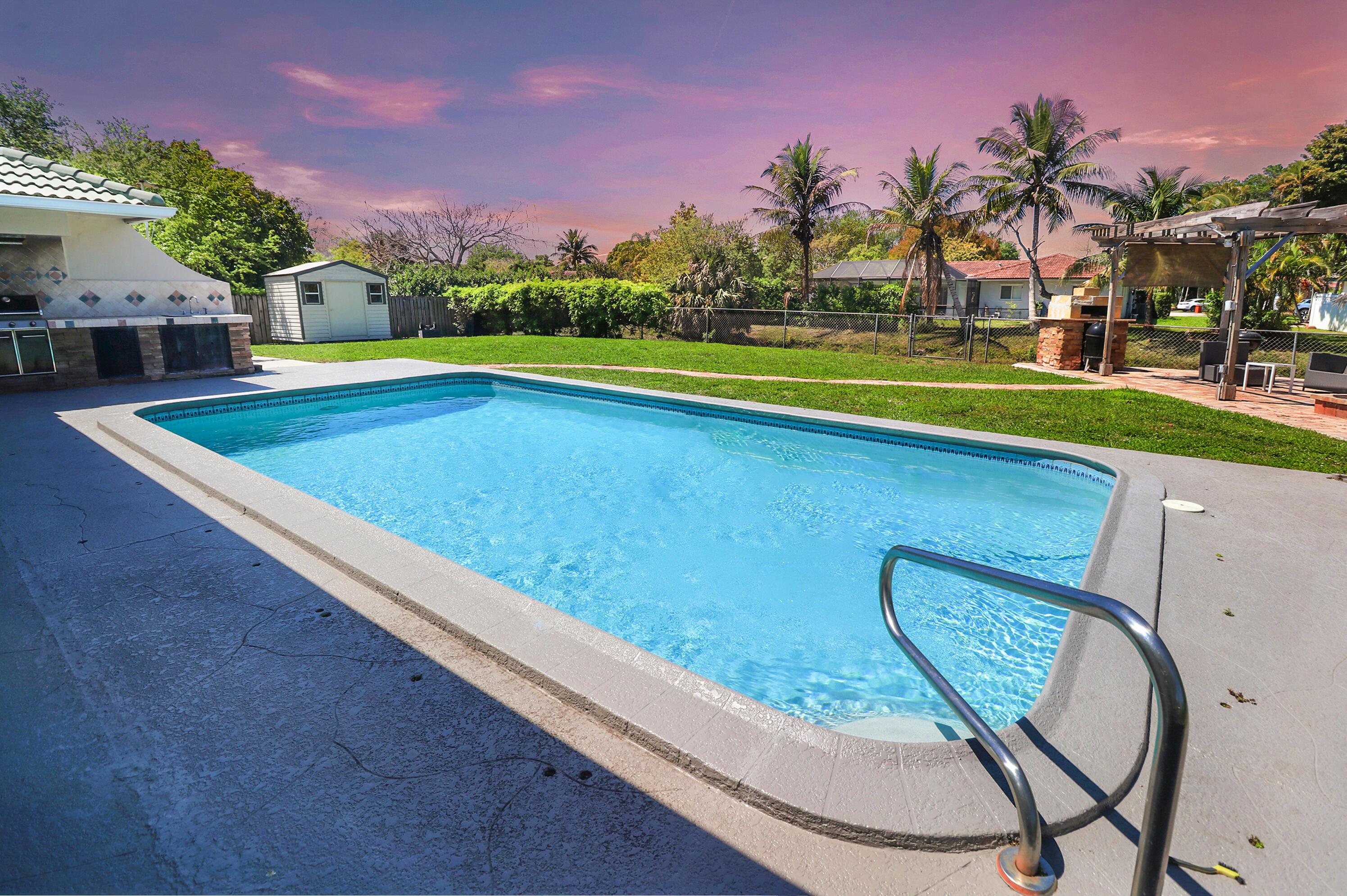 CORAL SPRINGS LAKES - Residential