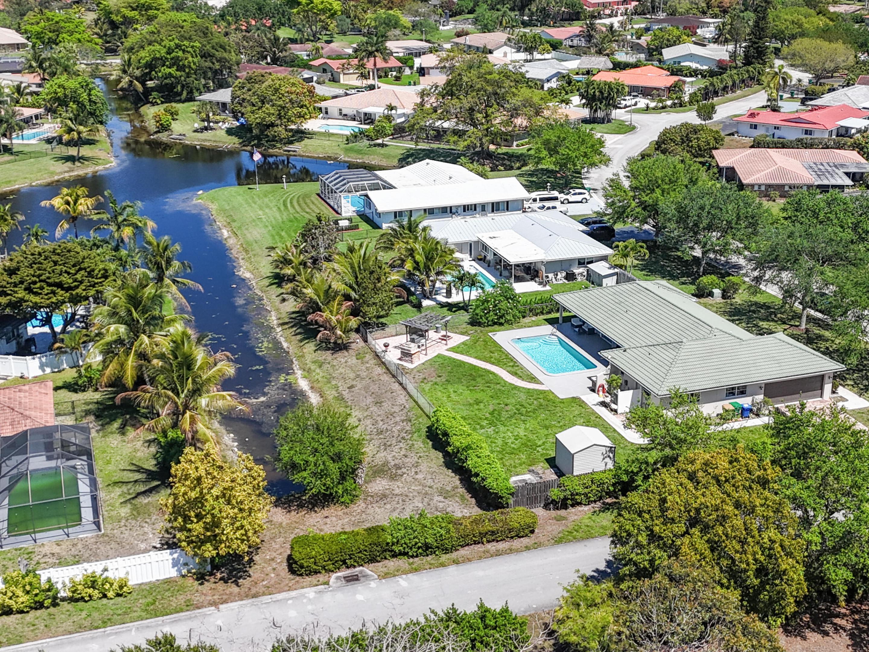 CORAL SPRINGS LAKES - Residential