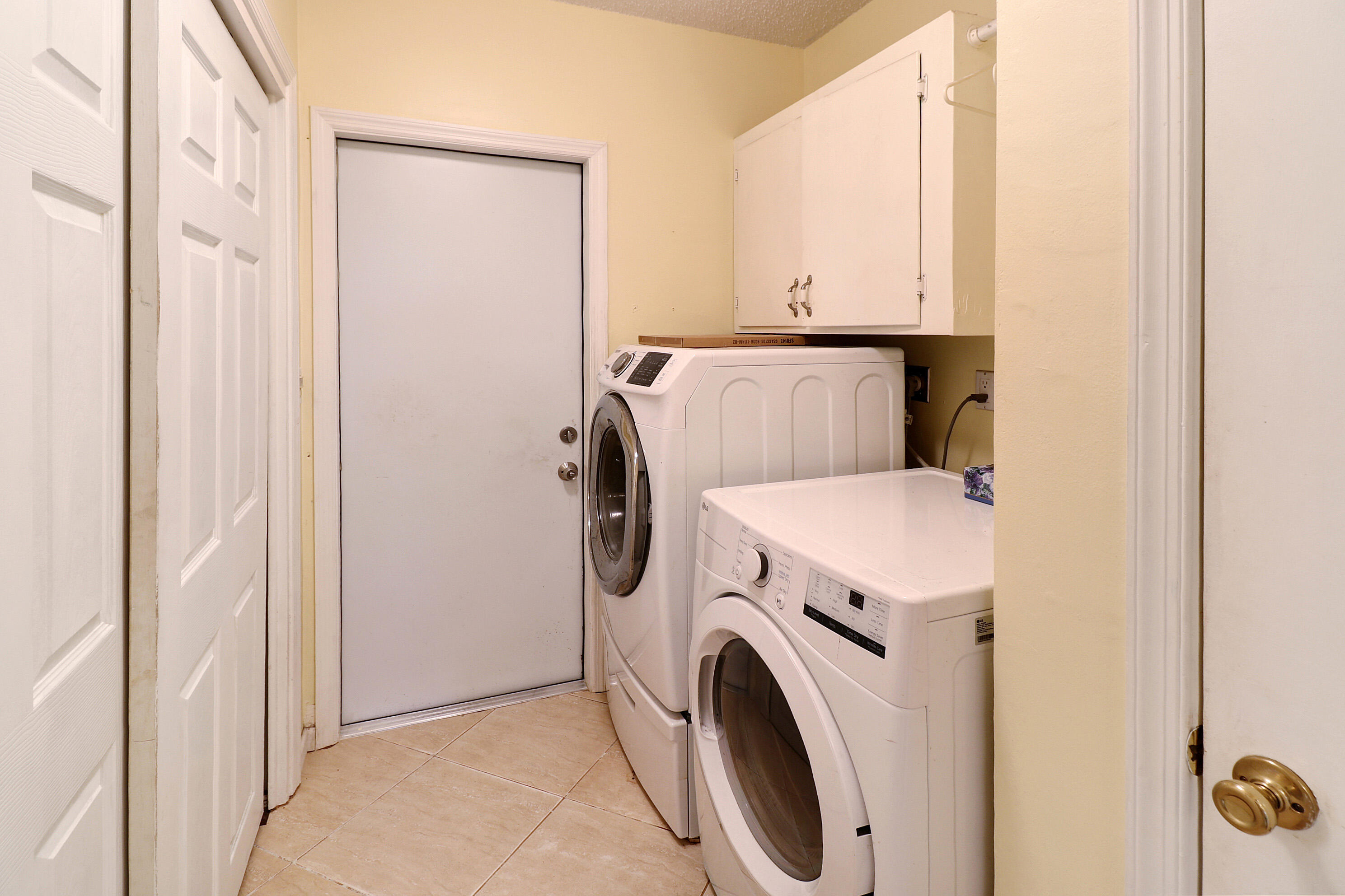 CORAL SPRINGS LAKES - Residential