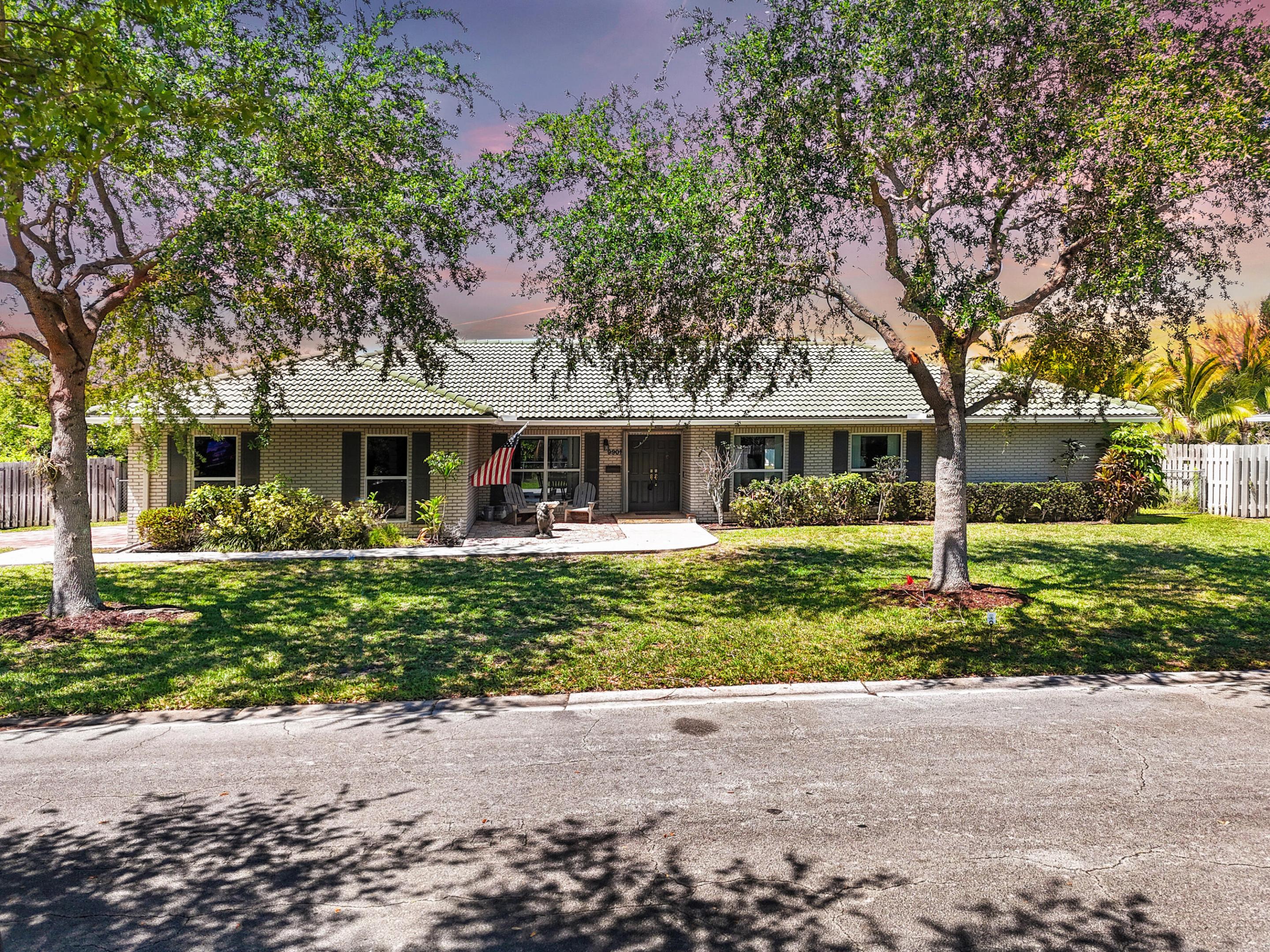 CORAL SPRINGS LAKES - Residential