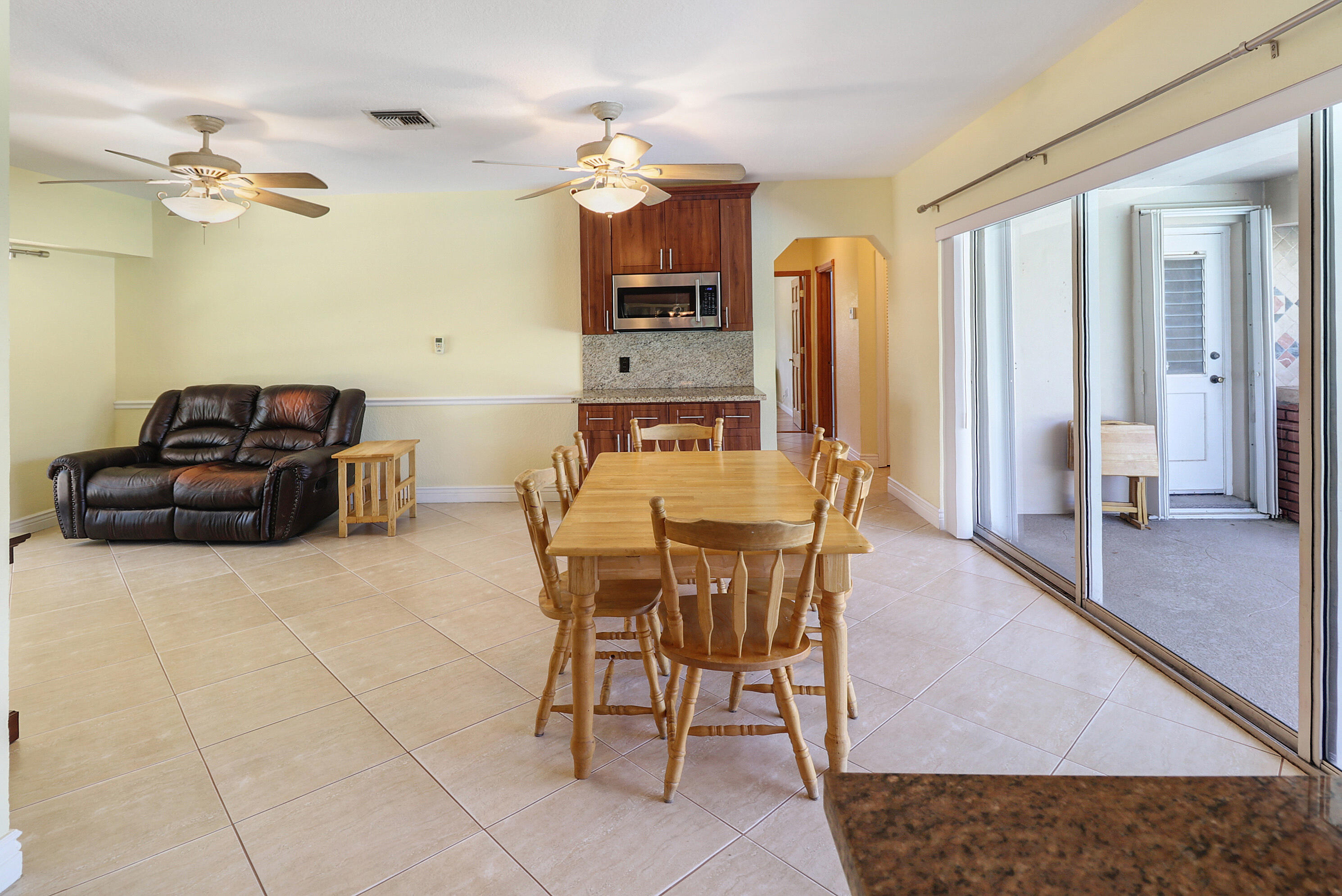 CORAL SPRINGS LAKES - Residential