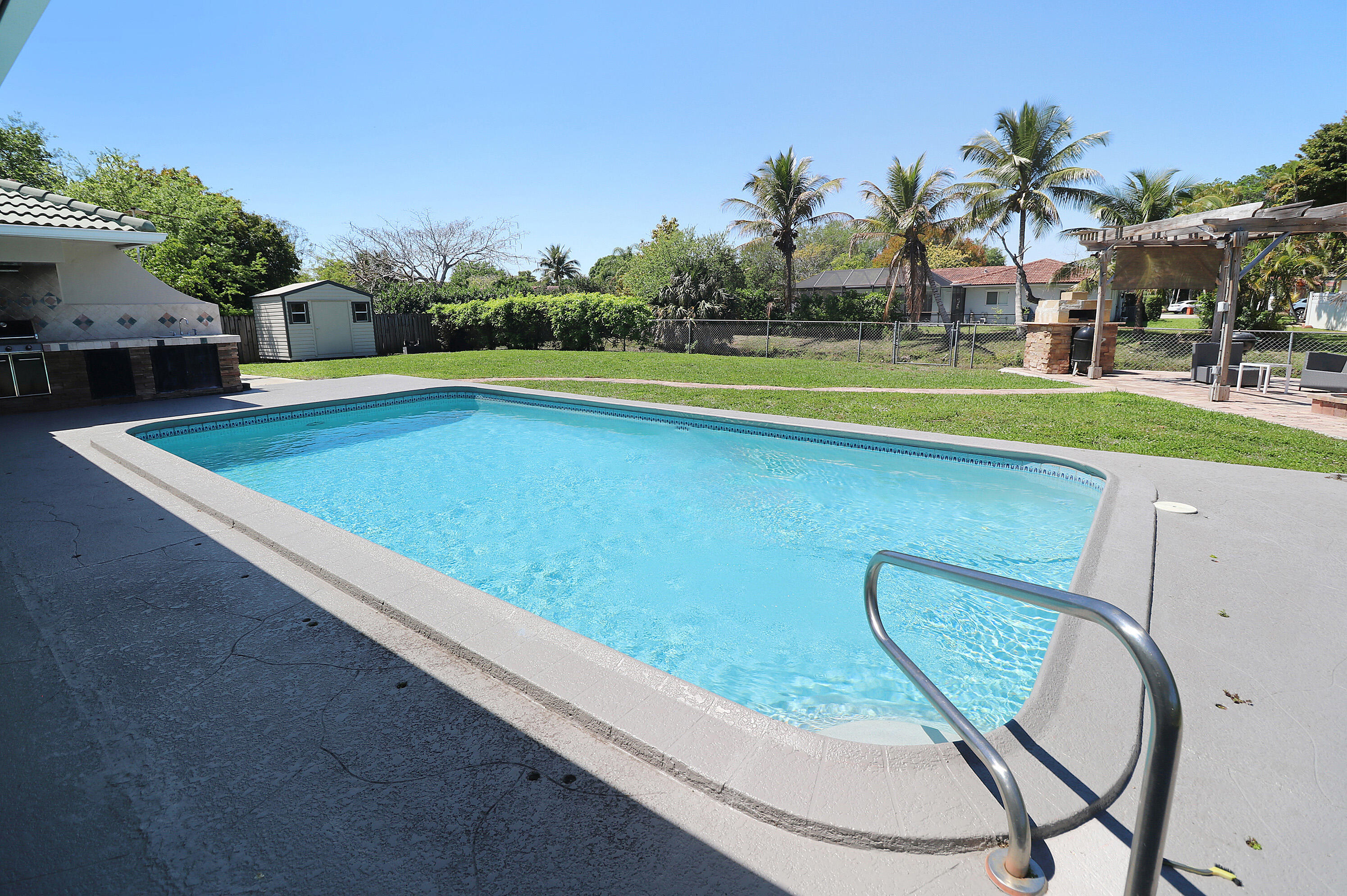 CORAL SPRINGS LAKES - Residential