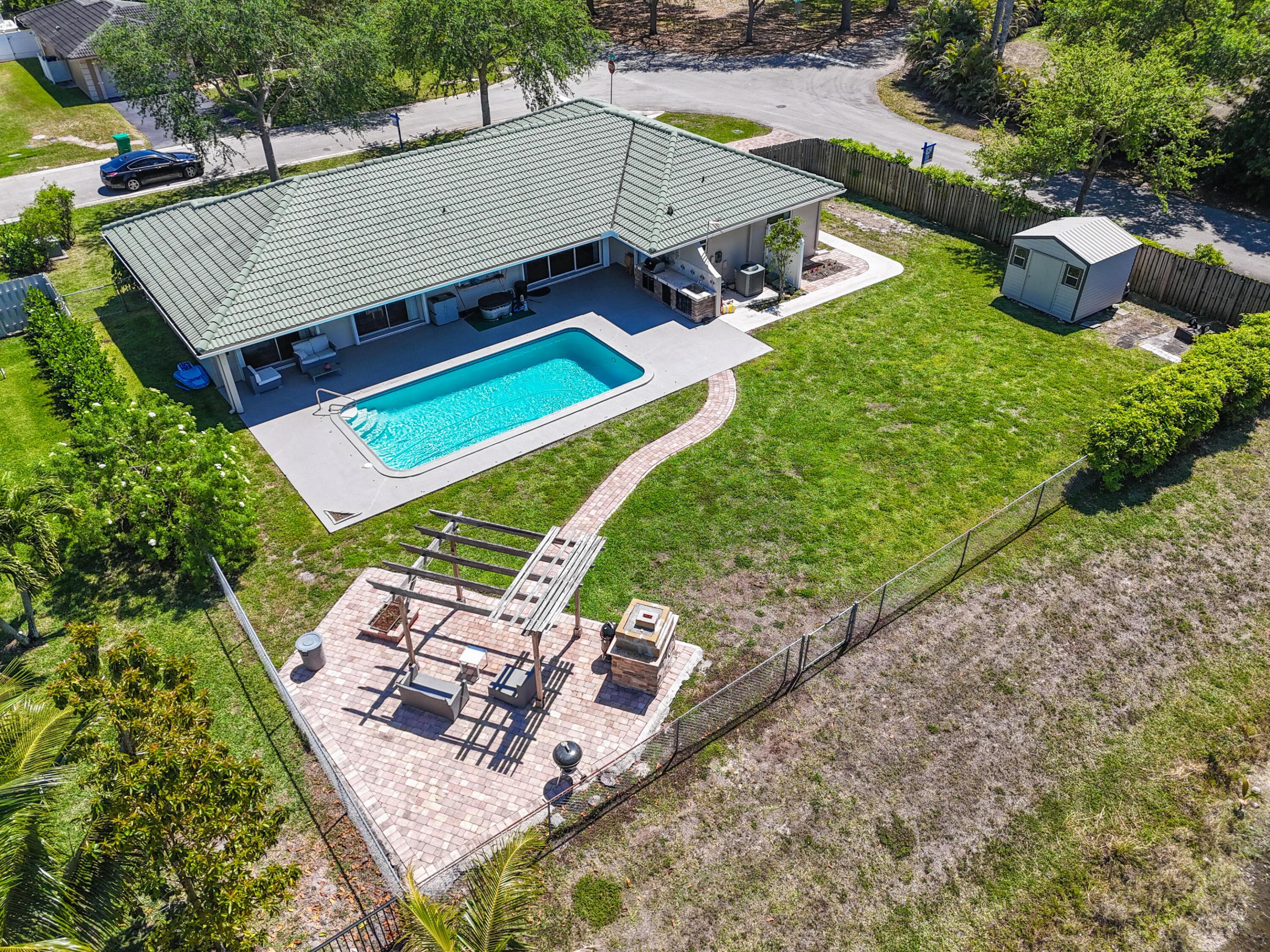 CORAL SPRINGS LAKES - Residential