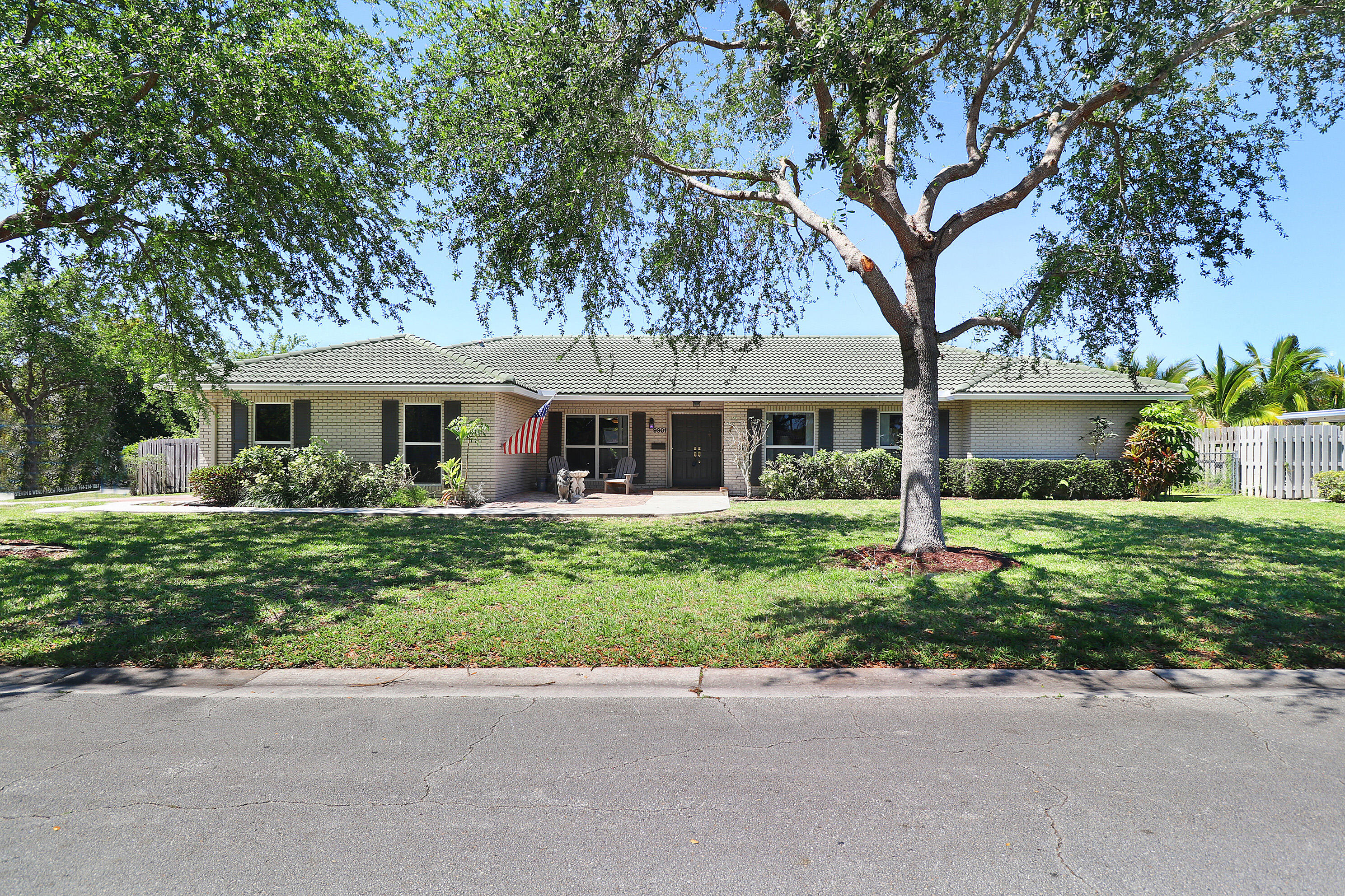 CORAL SPRINGS LAKES - Residential