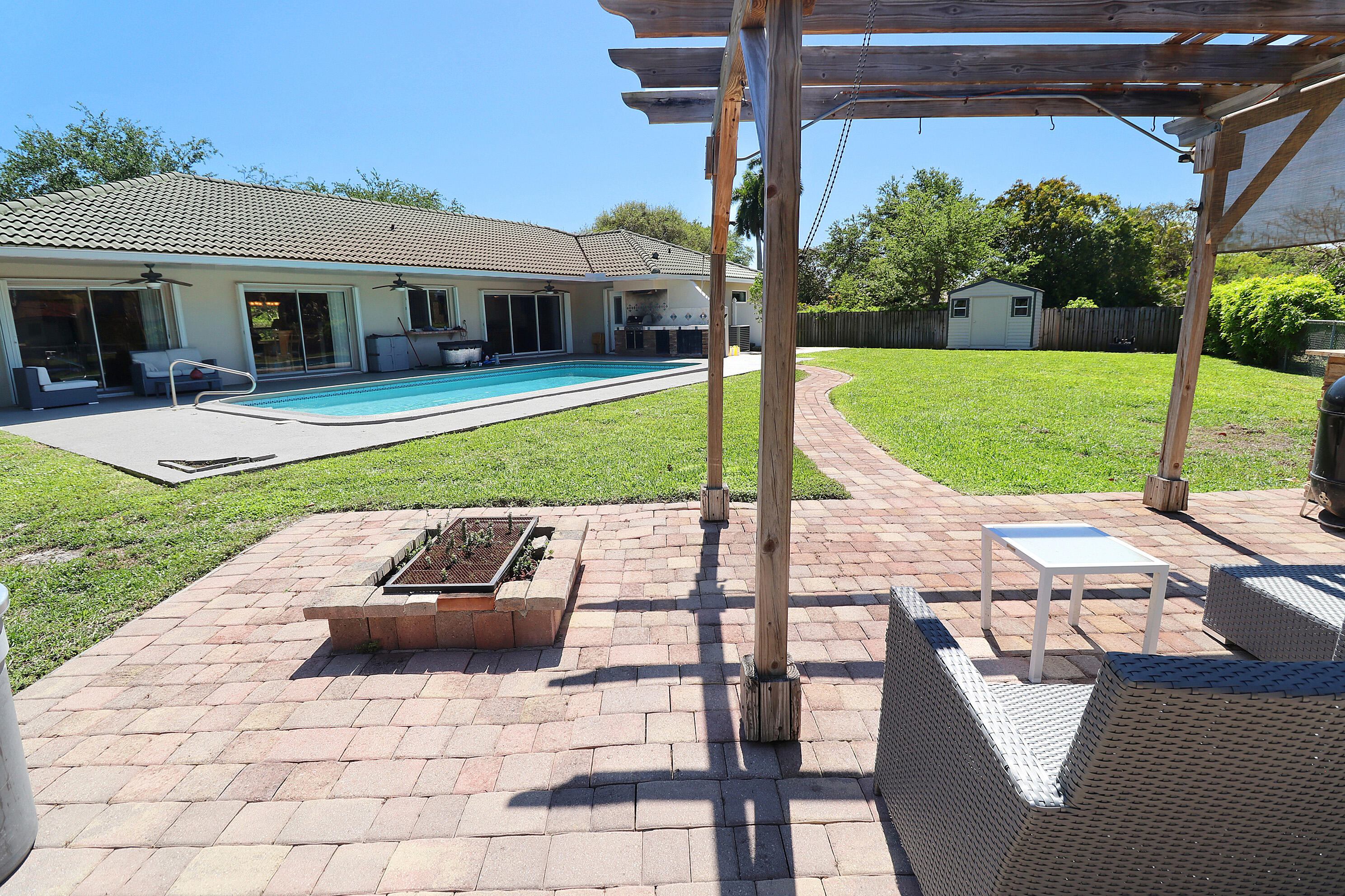 CORAL SPRINGS LAKES - Residential