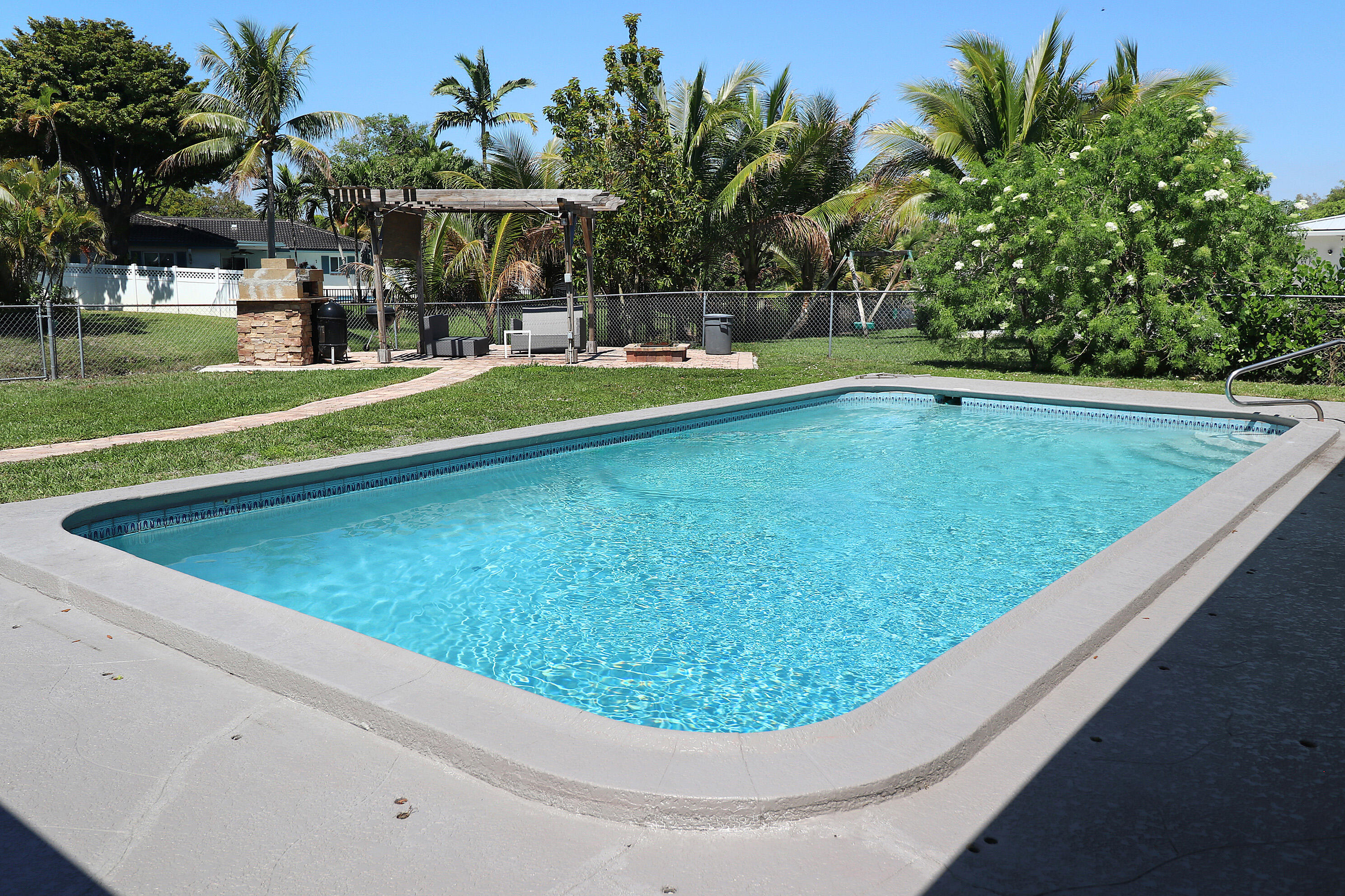 CORAL SPRINGS LAKES - Residential