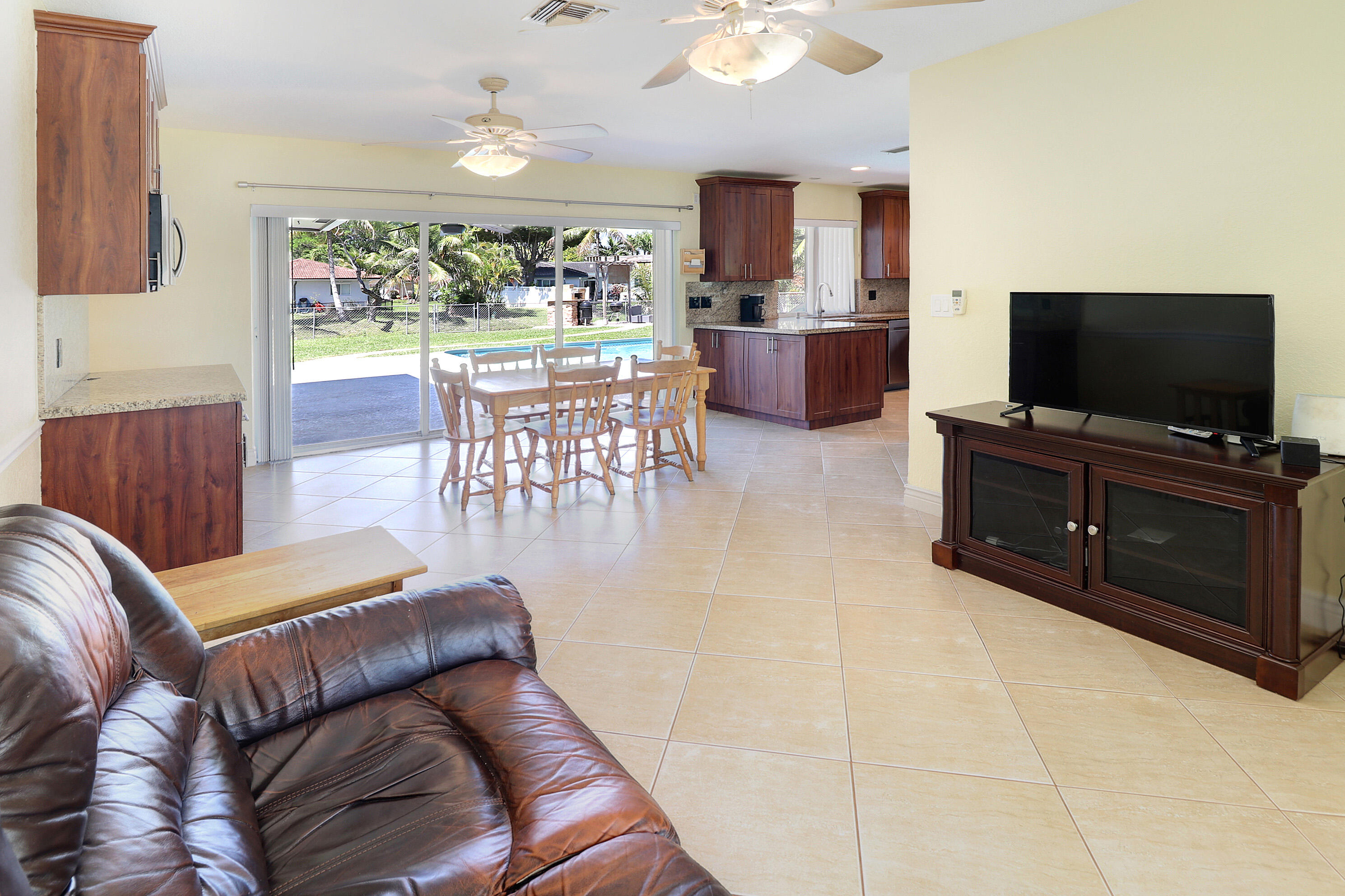 CORAL SPRINGS LAKES - Residential
