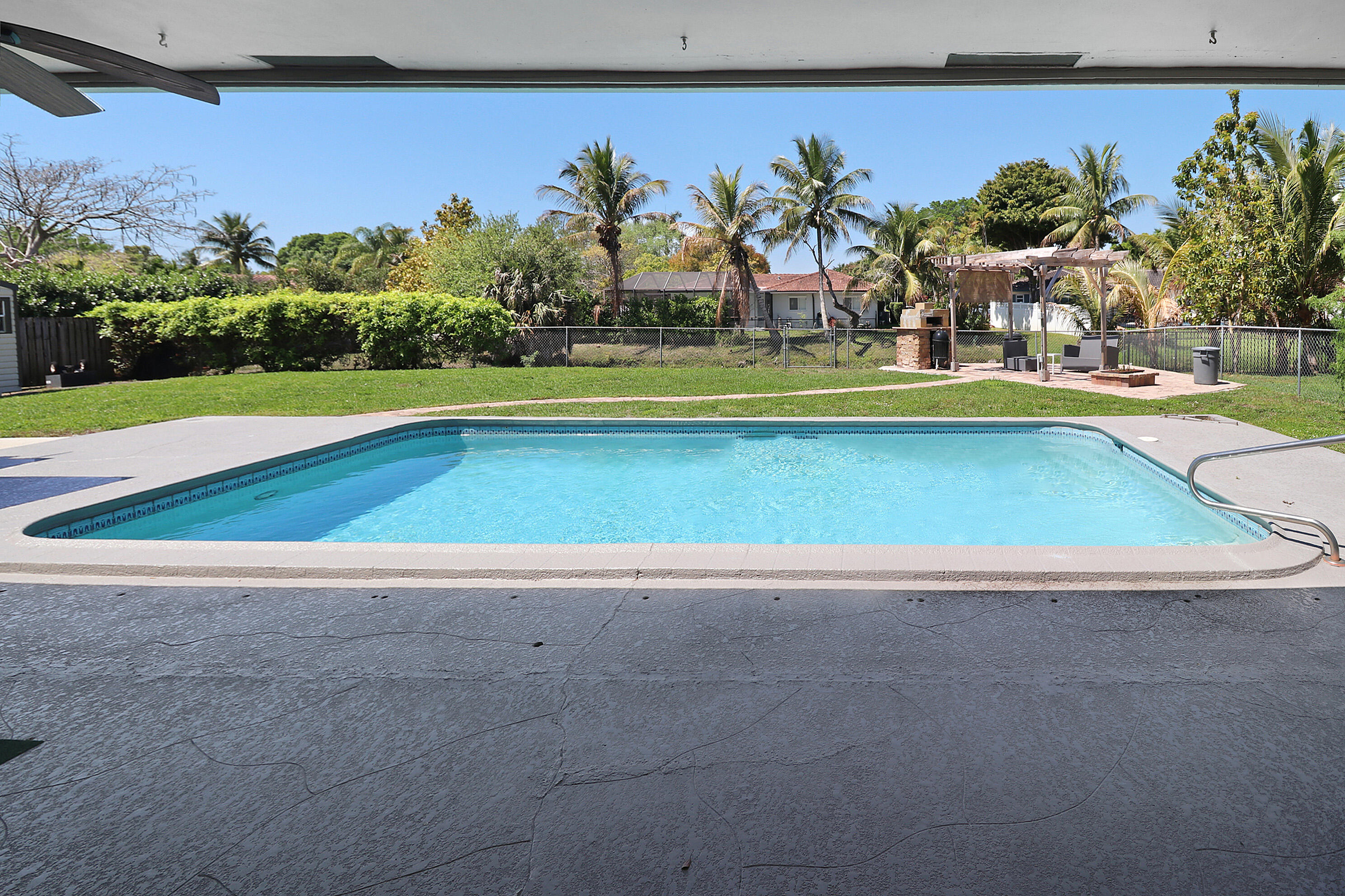 CORAL SPRINGS LAKES - Residential