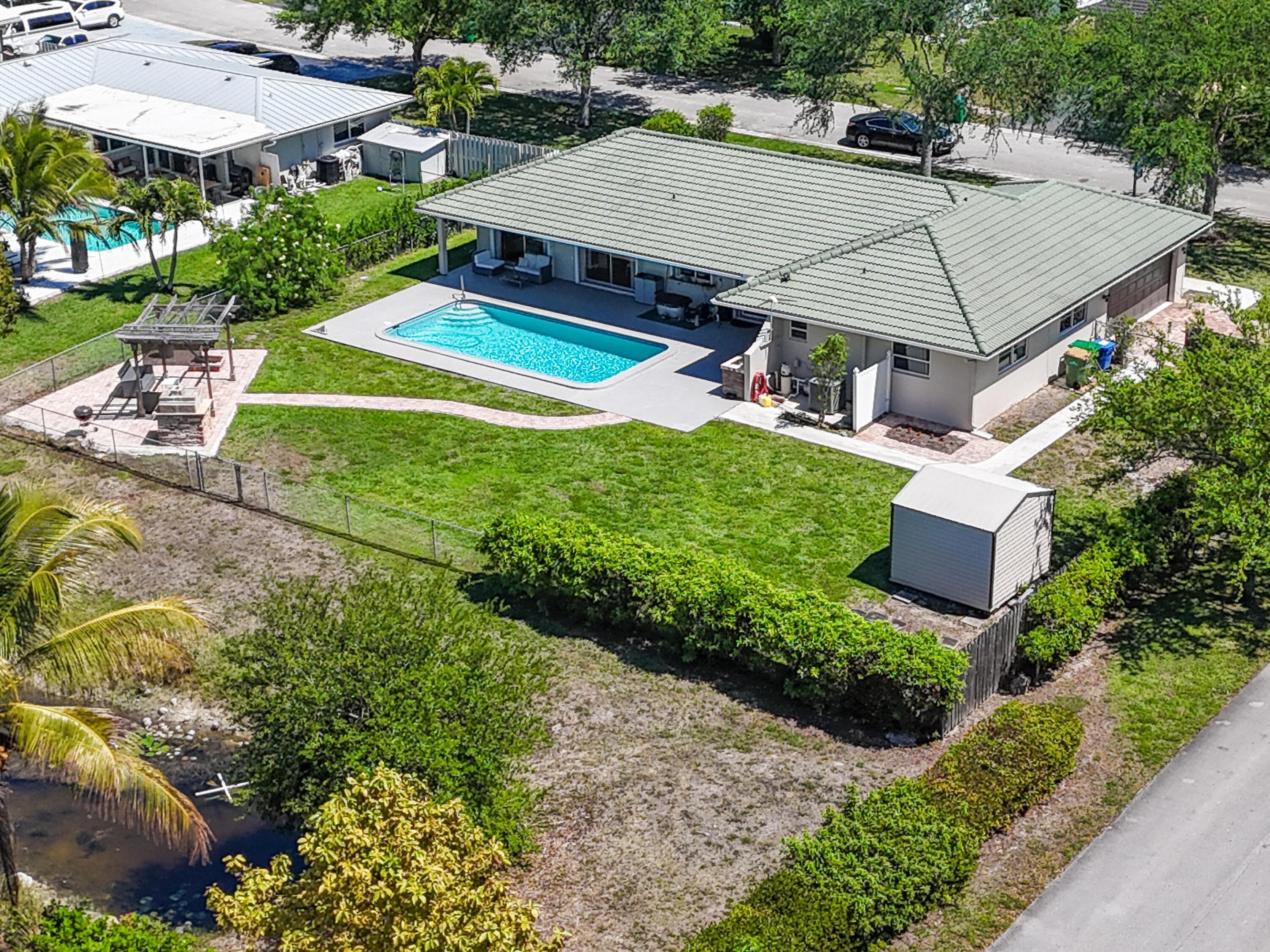 CORAL SPRINGS LAKES - Residential