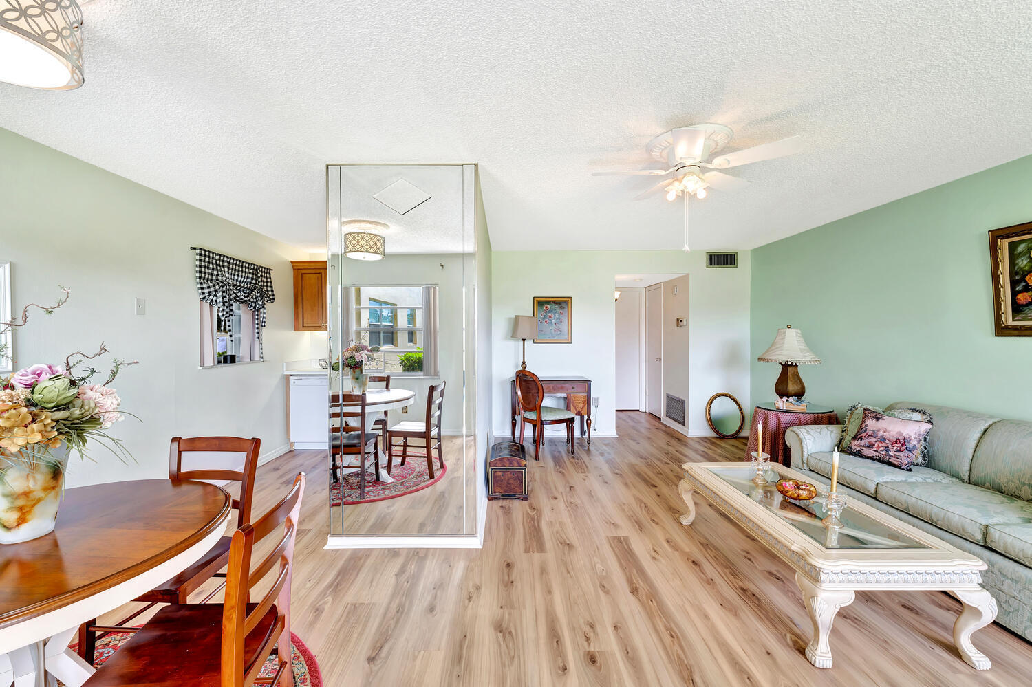 98 Spring Lake Drive, Vero Beach, FL, 32962/$99,000 4 98 Spring Lake Drive