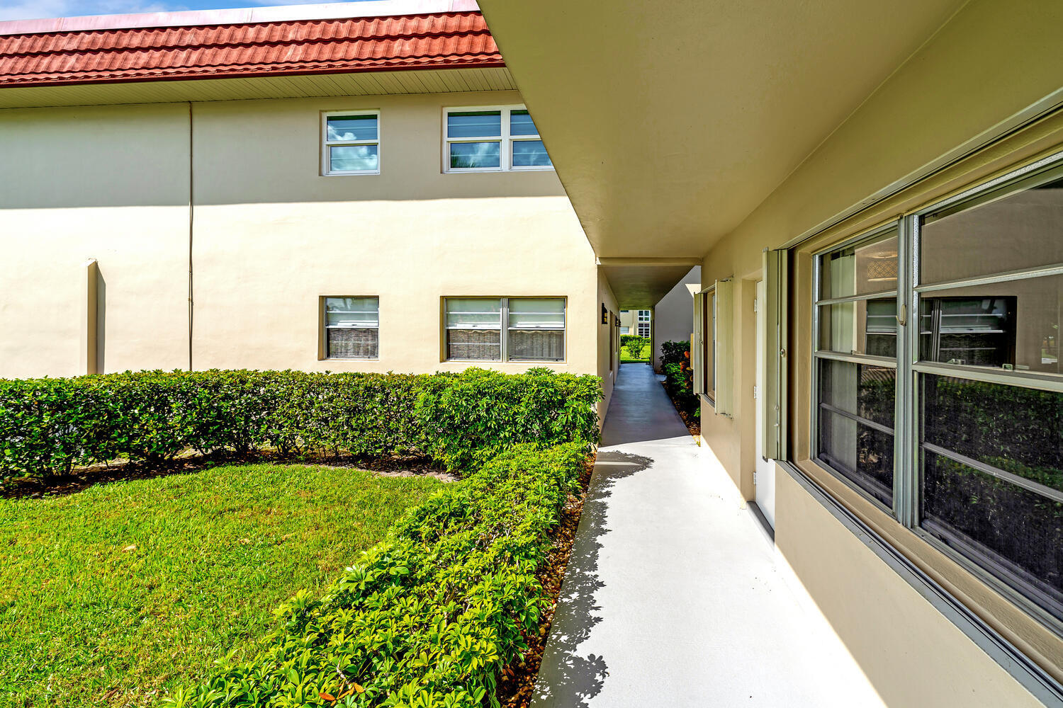 98 Spring Lake Drive, Vero Beach, FL, 32962/$99,000 2 98 Spring Lake Drive