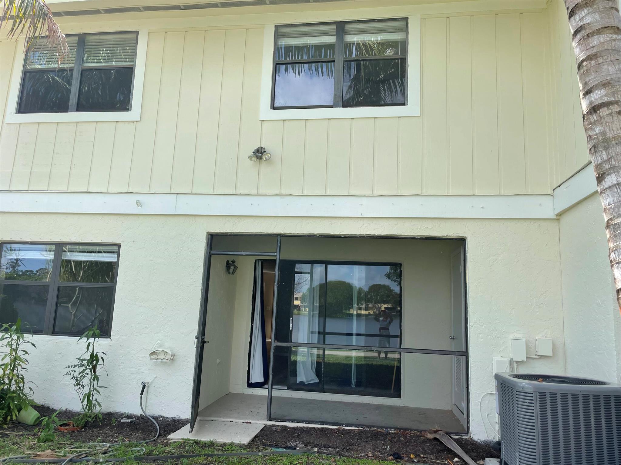 COUNTRY LAKE - Residential