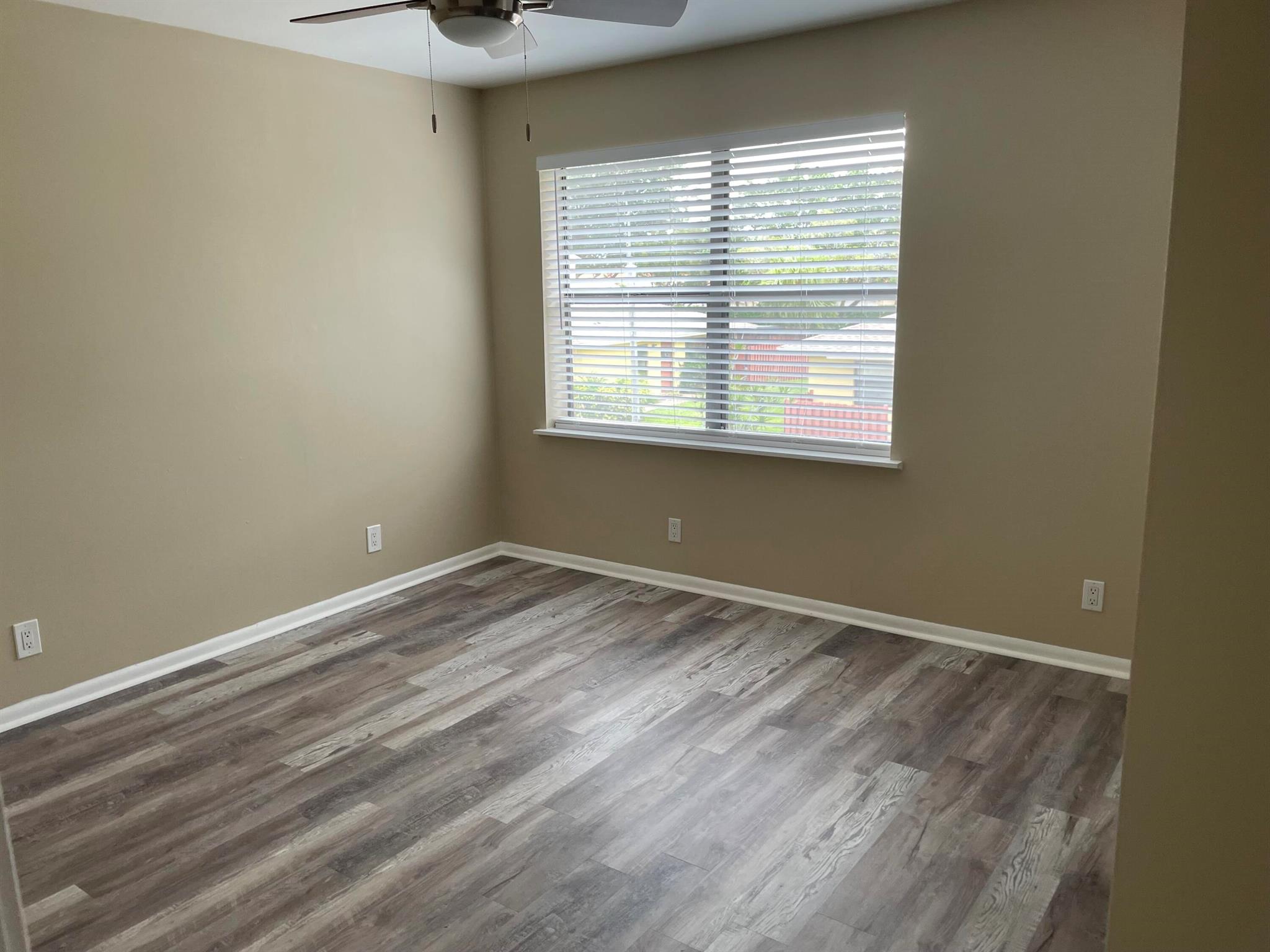 COUNTRY LAKE - Residential