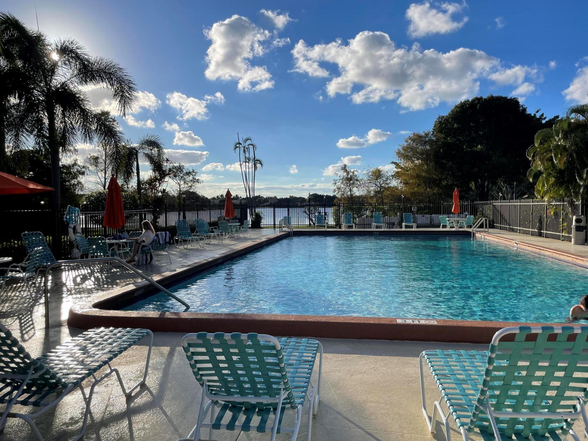 COUNTRY LAKE - Residential