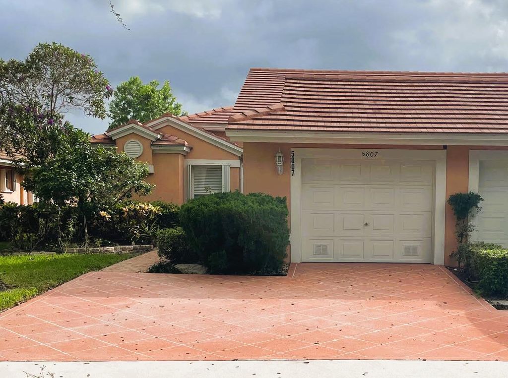 Photo of 5807 Royal Lake Circle, Boynton Beach, FL 33437 (MLS # R10932572)