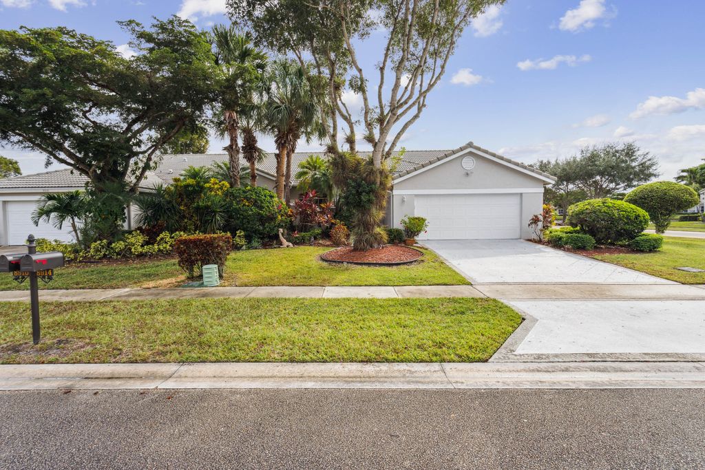 Photo of 8914 Brittany Lakes Drive, Boynton Beach, FL 33472 (MLS # B26021338)