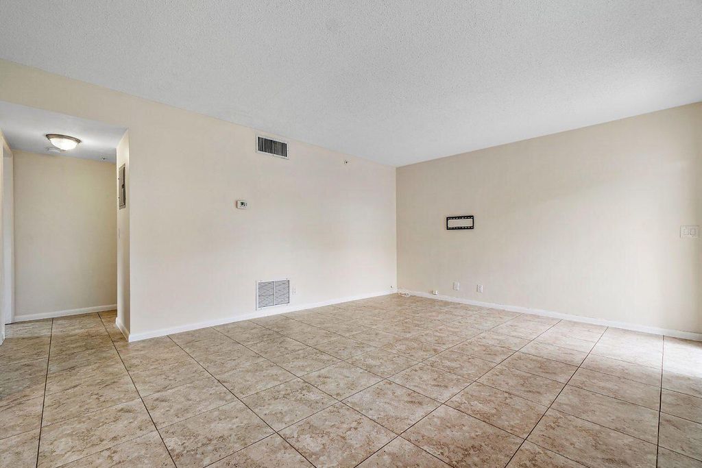 Photo of 701 NE 7th Avenue #5, Delray Beach, FL 33483 (MLS # R10965894)