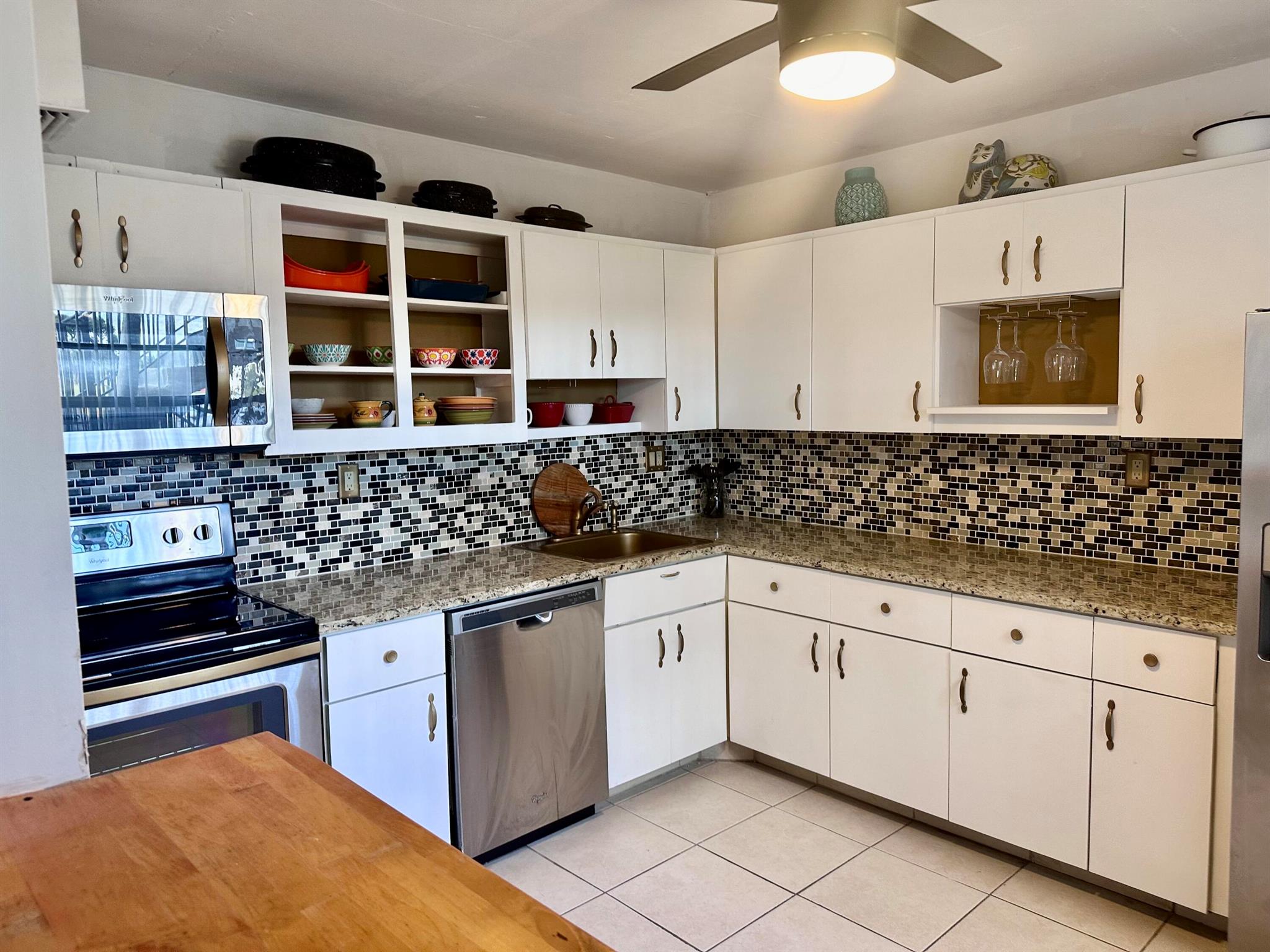 Ground-floor 1 bedroom, 1.5 bath, 55+ condo with stunning golf and lake views. Features a remodeled kitchen, washer/dryer, spacious closet and a MURPHY BED for guests. Available for immediate occupancy and only requires 1st month and 1 month security deposit to move in.6 months rent available for $2300/ month Enjoy resort-style amenities: 3 clubhouses, pools, golf, tennis, theater, and shuttles to shopping. Just 6 miles from the beach and downtown Delray!