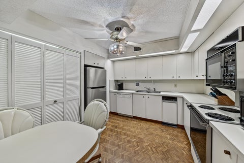 Tiny photo for 2818 N 46th Avenue #K387, Hollywood, FL 33021 (MLS # B26045061)