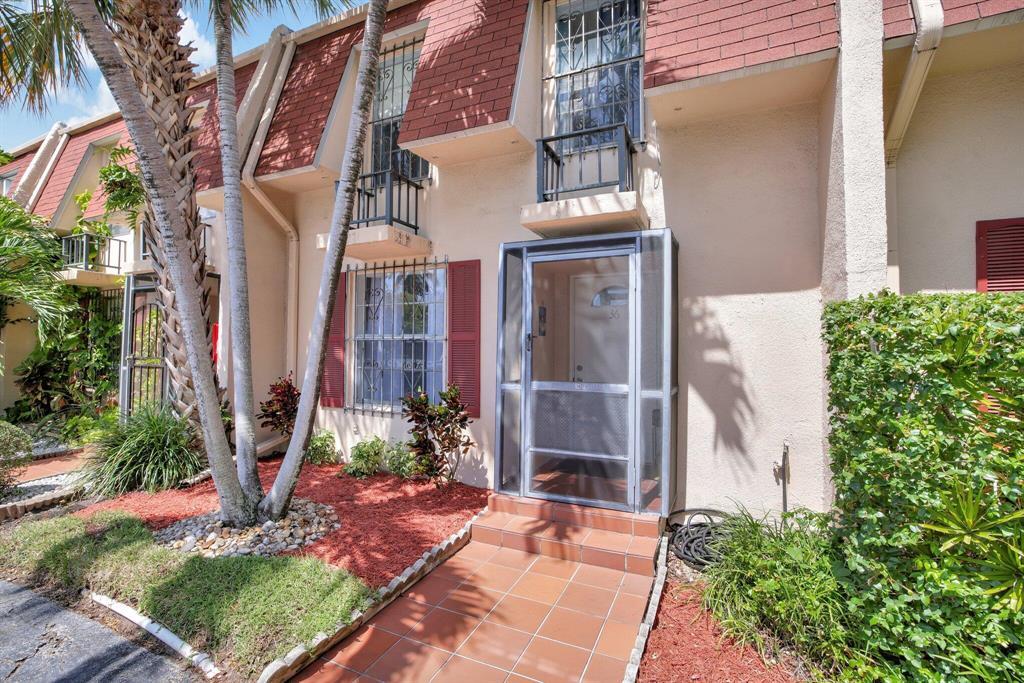 1001 THREE ISLANDS Boulevard 36