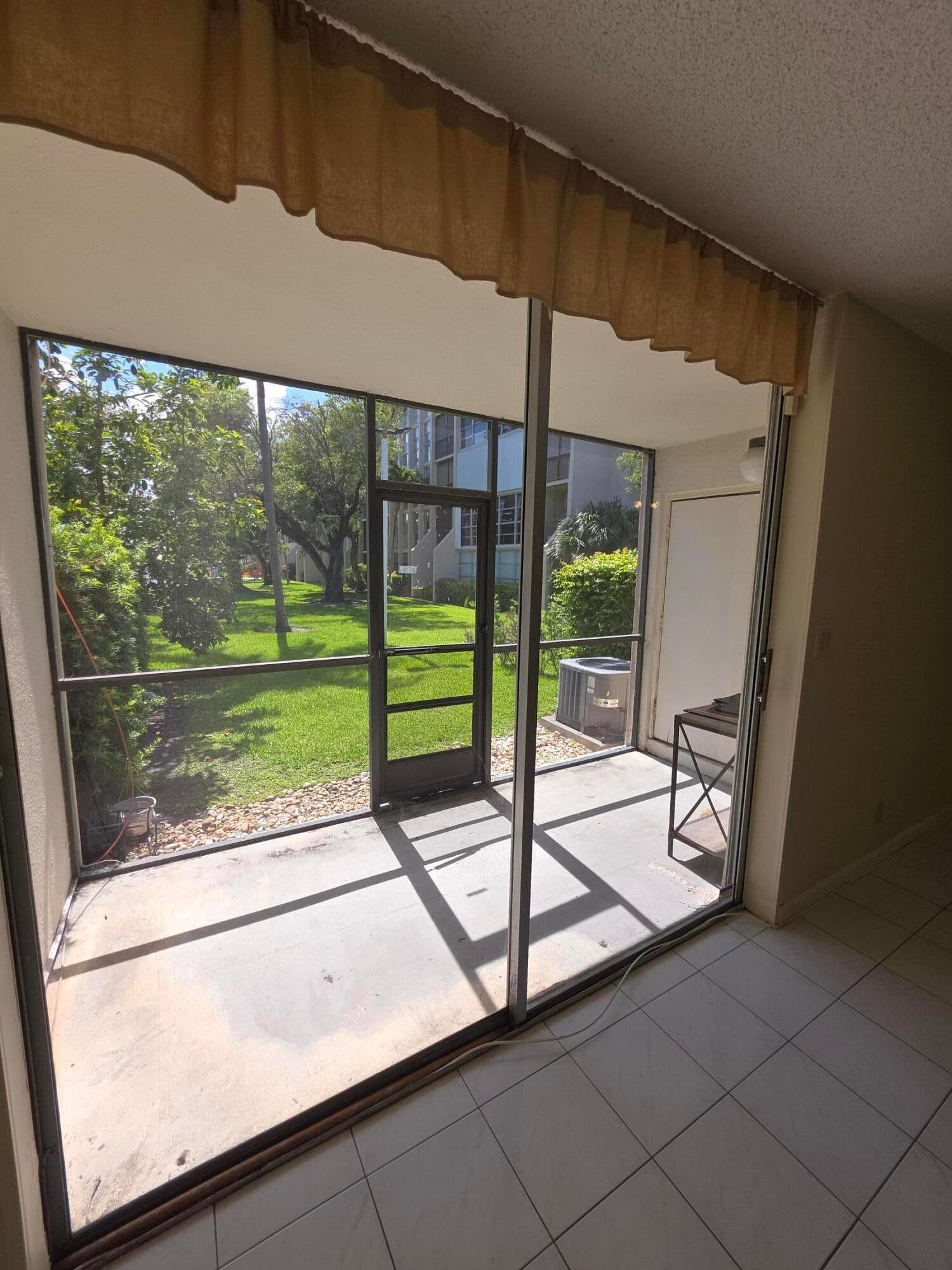 1001 THREE ISLANDS Boulevard 36
