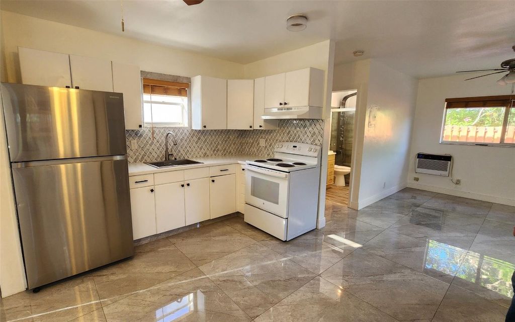 Photo of 1136 NE 13th Avenue #"B" south, Fort Lauderdale, FL 33304 (MLS # F10447180)