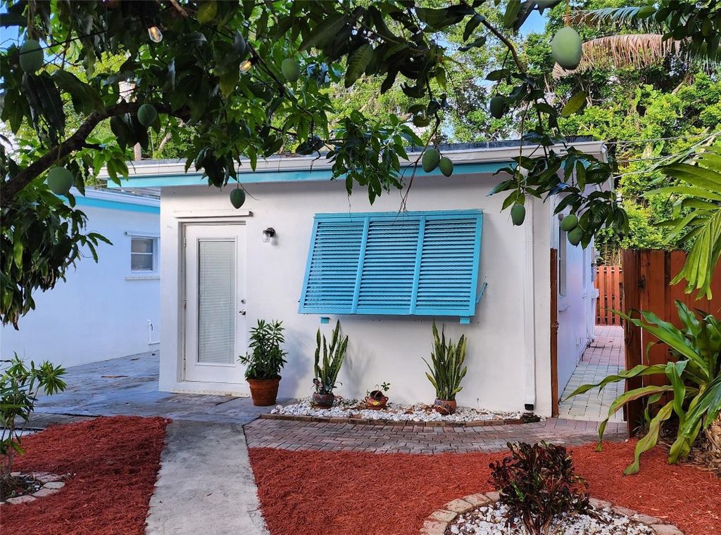 Photo of 1136 NE 13th Avenue #"B" south, Fort Lauderdale, FL 33304 (MLS # F10447180)