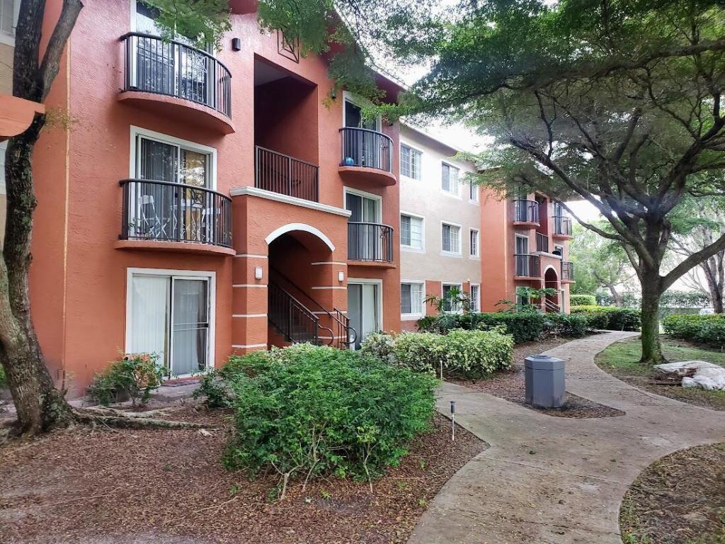 4151 N Haverhill Road 1505