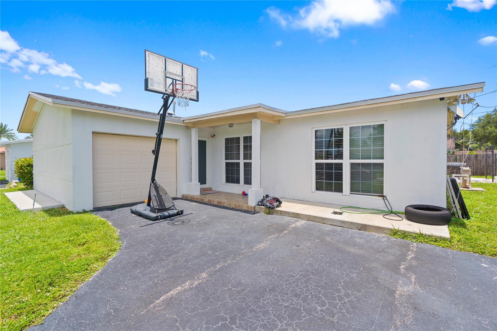 3820 NW 113th Ter