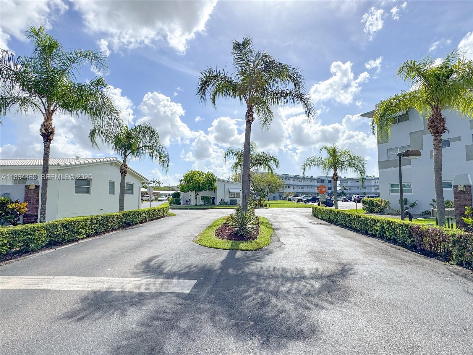 2300 Park Lane 105, Hollywood FL 33021