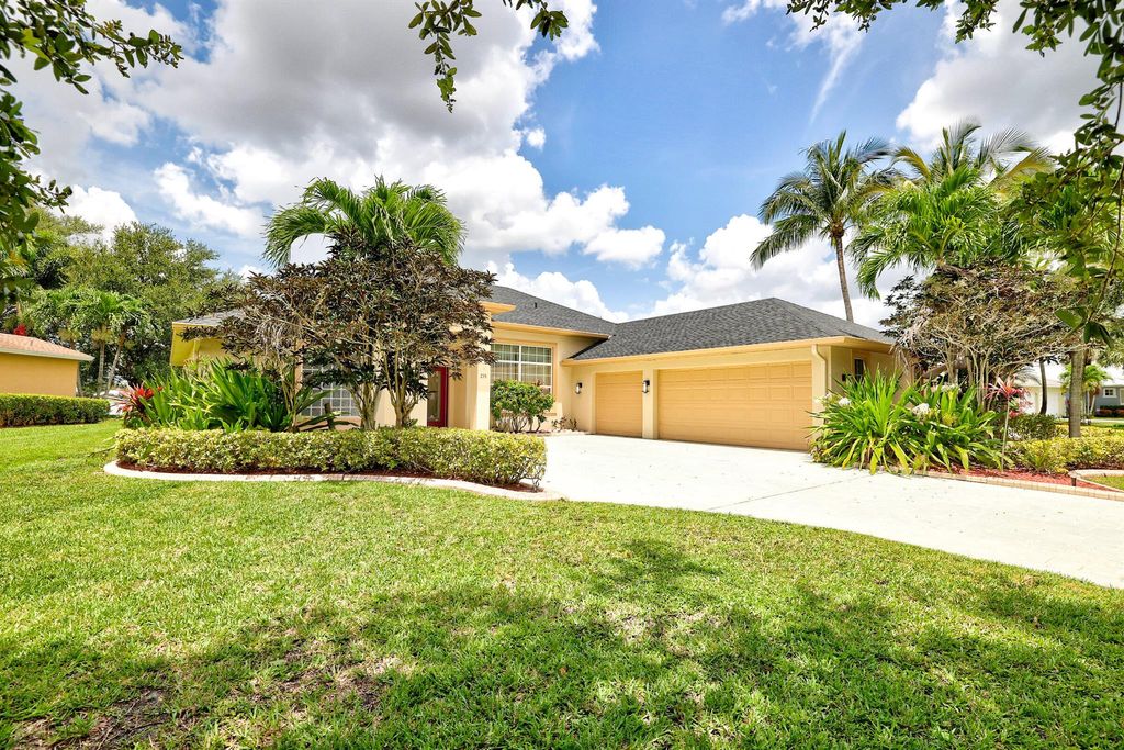 Photo of 235 SW Fernleaf Trail, Port St Lucie, FL 34953 (MLS # R10905097)