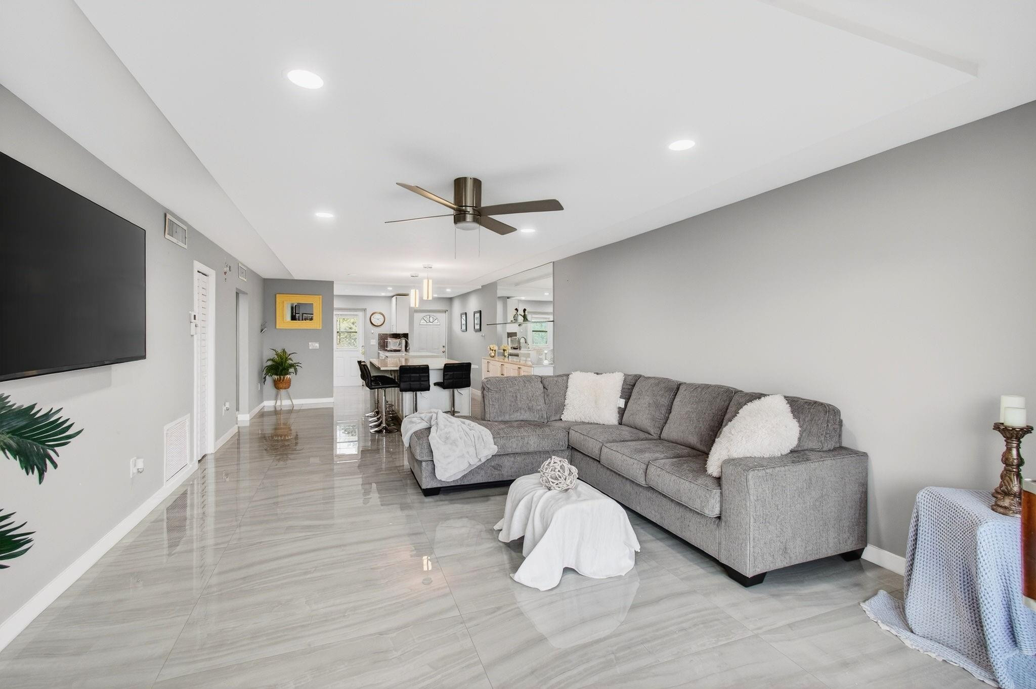 777 Jeffery Street 302