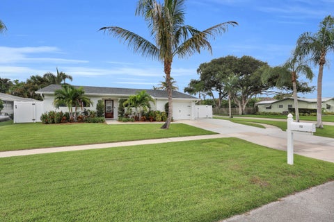 Photo of 72 WILLOW Road, Tequesta, FL 33469 (MLS # B26073990)