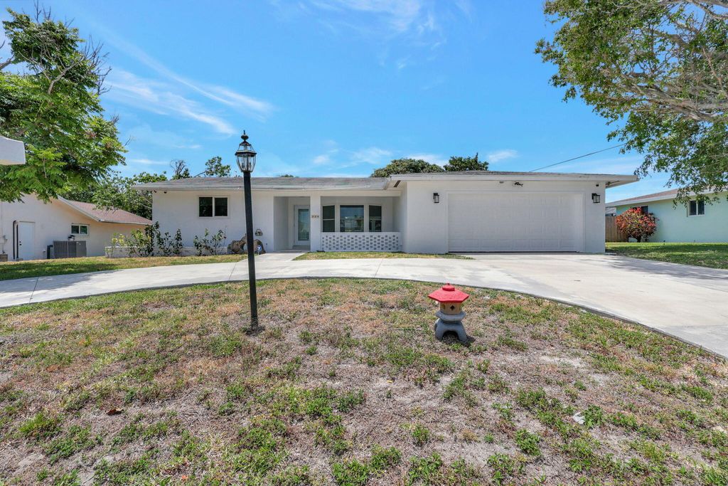 Photo of 334 SW 13th Avenue, Boynton Beach, FL 33435 (MLS # R10998331)