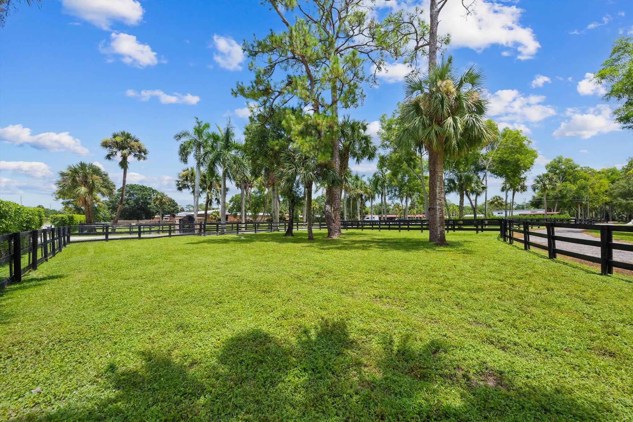 LOXAHATCHEE GROVES - Residential Lease