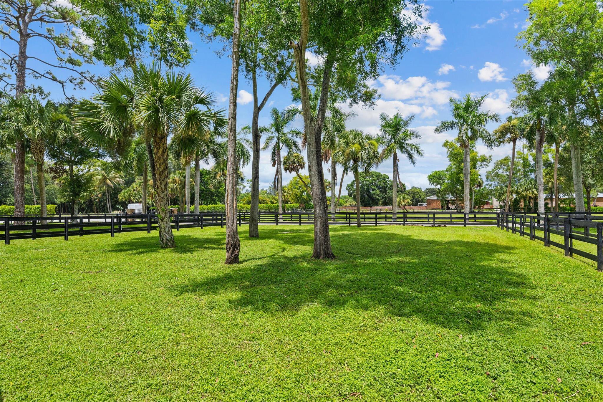 LOXAHATCHEE GROVES - Residential Lease
