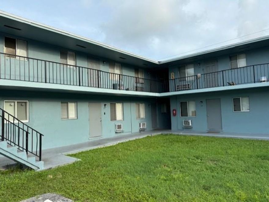 GREAT OPPORTUNITY TO RENT 1BR/1 BATH IN LAKE WORTH BEACH. CLOSE TO LAKE AVENUE AND SHOPS, WATER INCLUDED, DONT MISS THIS OPPORTUNITY! HOA REQUIRES APPLICATION FEE AND $500 DEPOSIT.