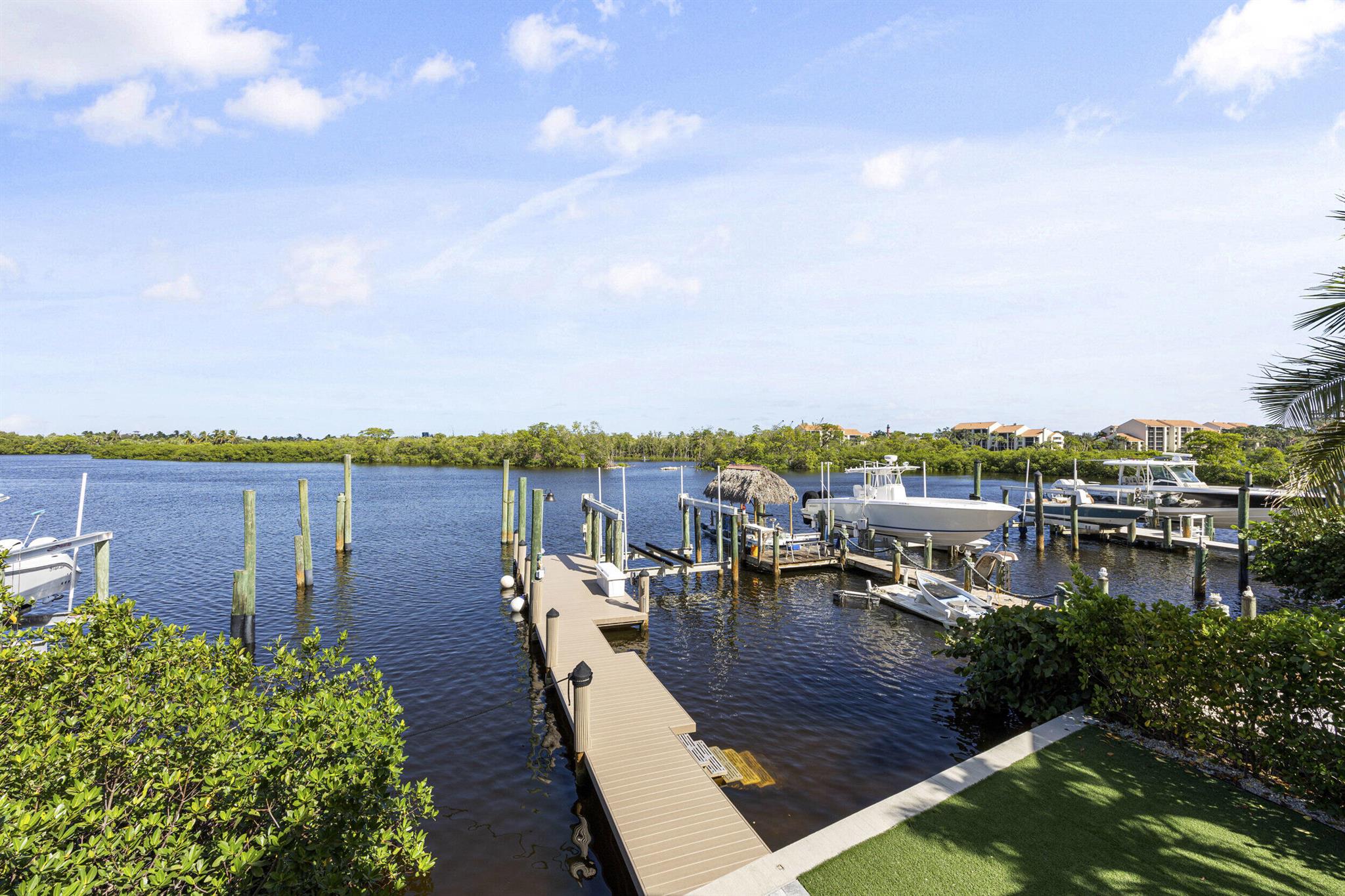 YACHT CLUB ESTATES - Residential