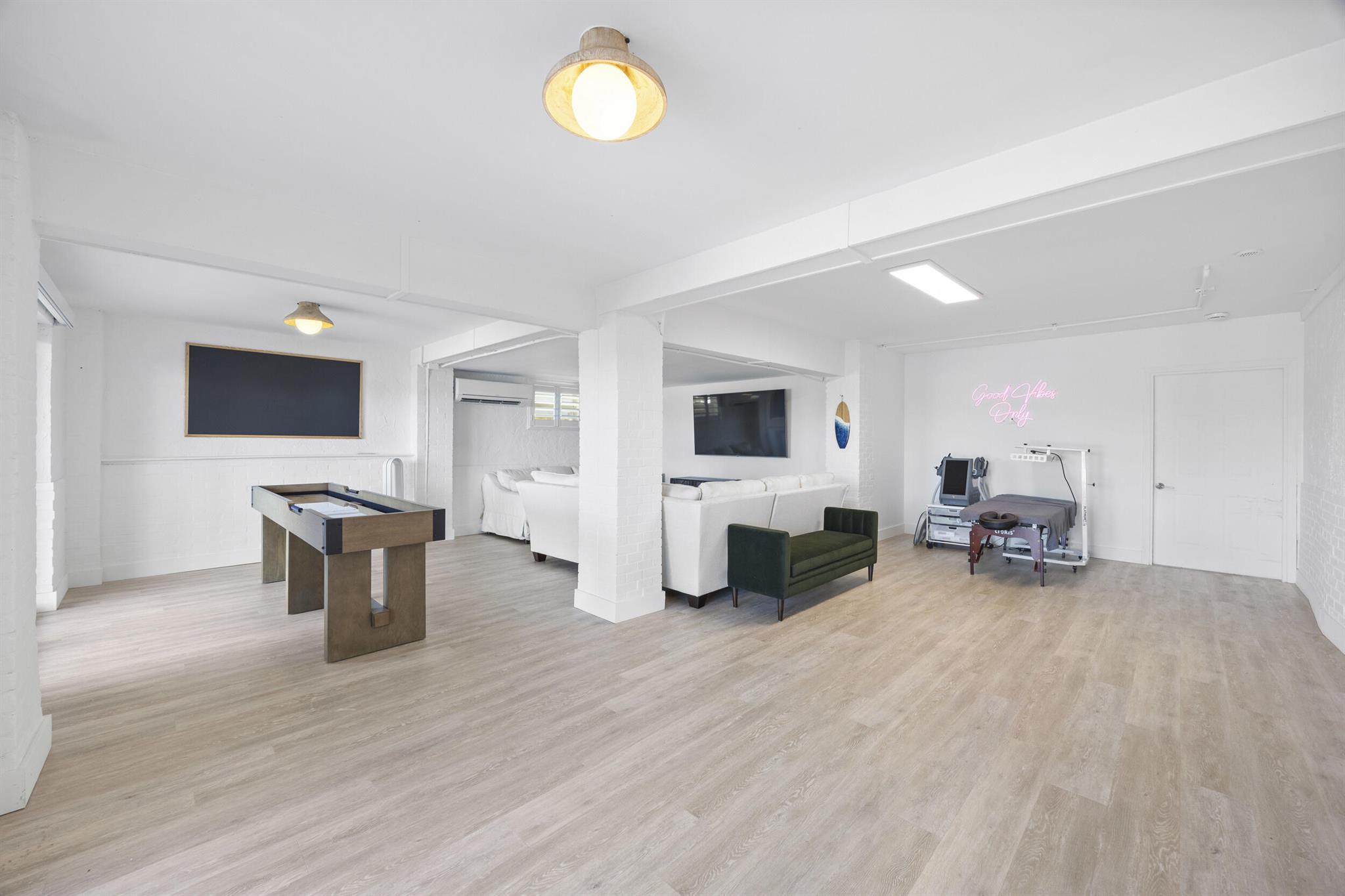 YACHT CLUB ESTATES - Residential