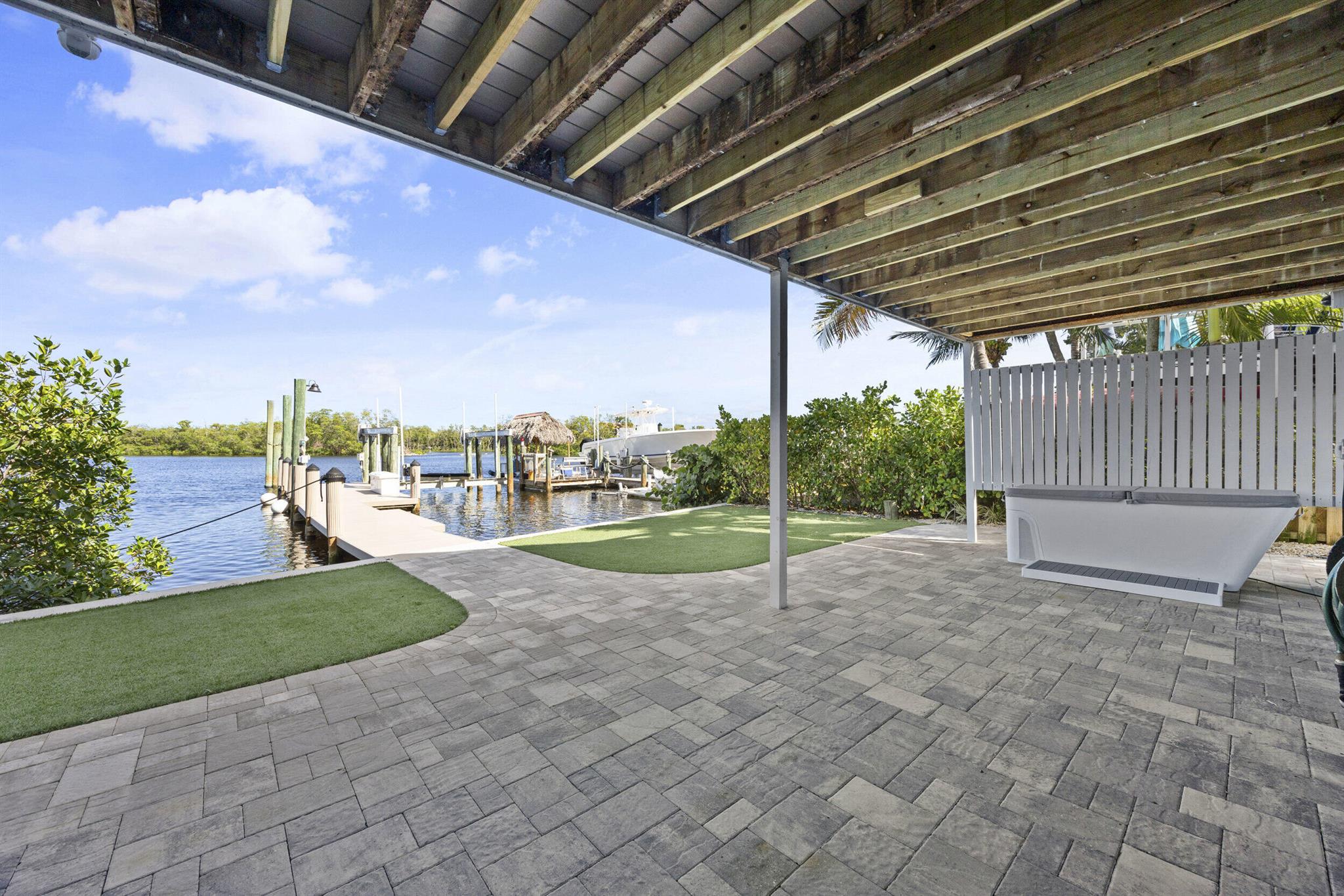 YACHT CLUB ESTATES - Residential