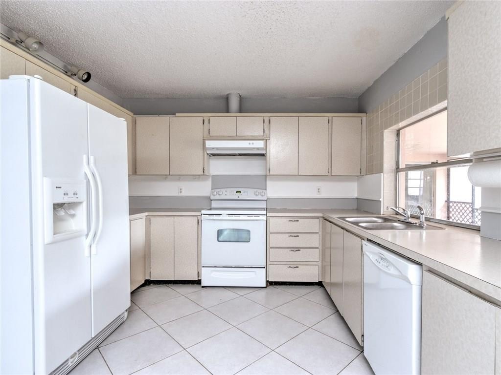 Bonaventure Lakes 87-26 B - Residential