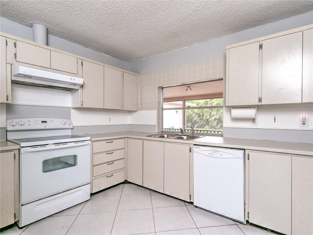 Bonaventure Lakes 87-26 B - Residential