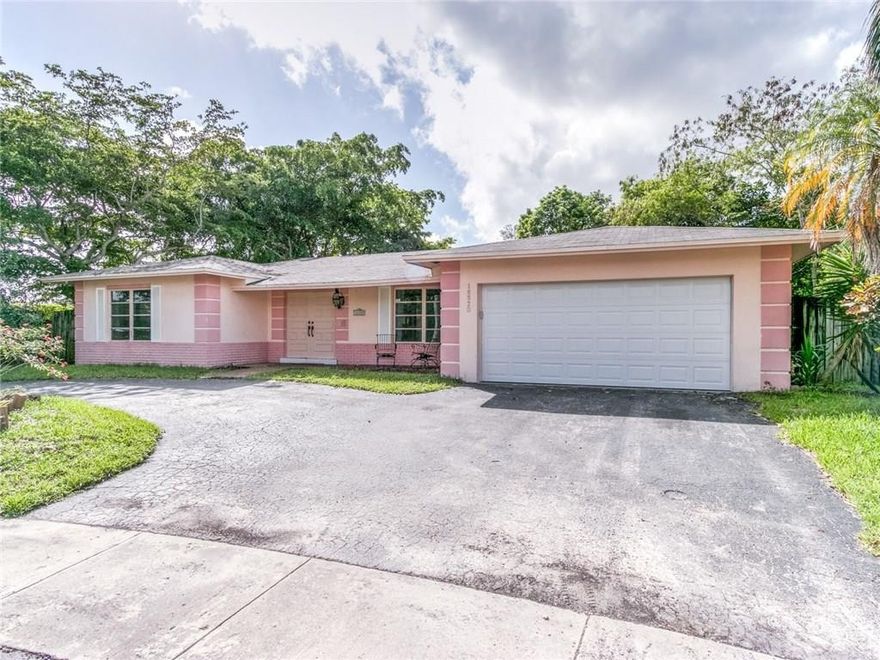 WESTON - NO HOA FEE - Spacious 3 Bedroom 2.5 Bath home located on both a cul-de-sac and an oversized  13,191 square foot fenced lot. Room for a pool. 2-Car Garage with Circular Driveway.  Tiled Flooring throughout with Brand New Carpet in Bedrooms. There is a $285 Annual Maintenance Fee for The Town Center Club at Bonaventure - Clubhouse has Exercise Gym, Bowling, Tennis, Racquet Ball, Billards, 2 Pools, Theatre, Toddler Bounce House, Roller skating, in-door Basketball, & more for the entire family.