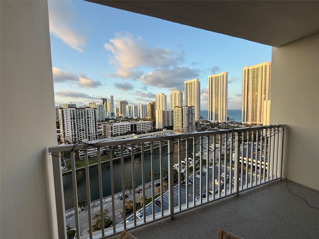 Arlen House - Residential