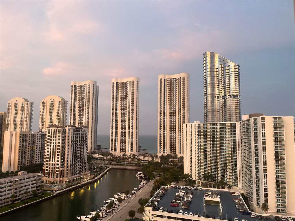 Arlen House - Residential