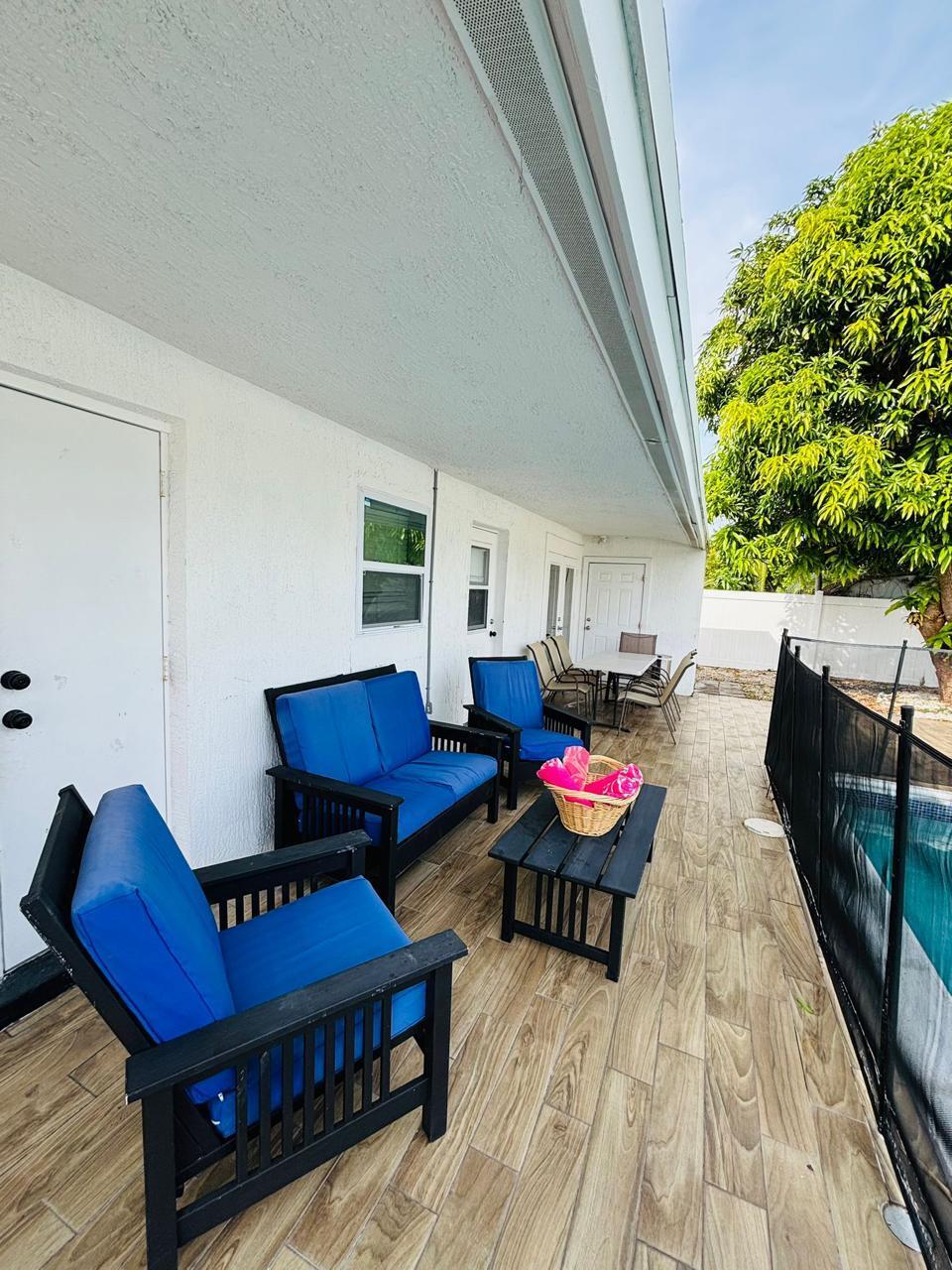 2010 NE 1st Avenue, Pompano Beach FL 33060