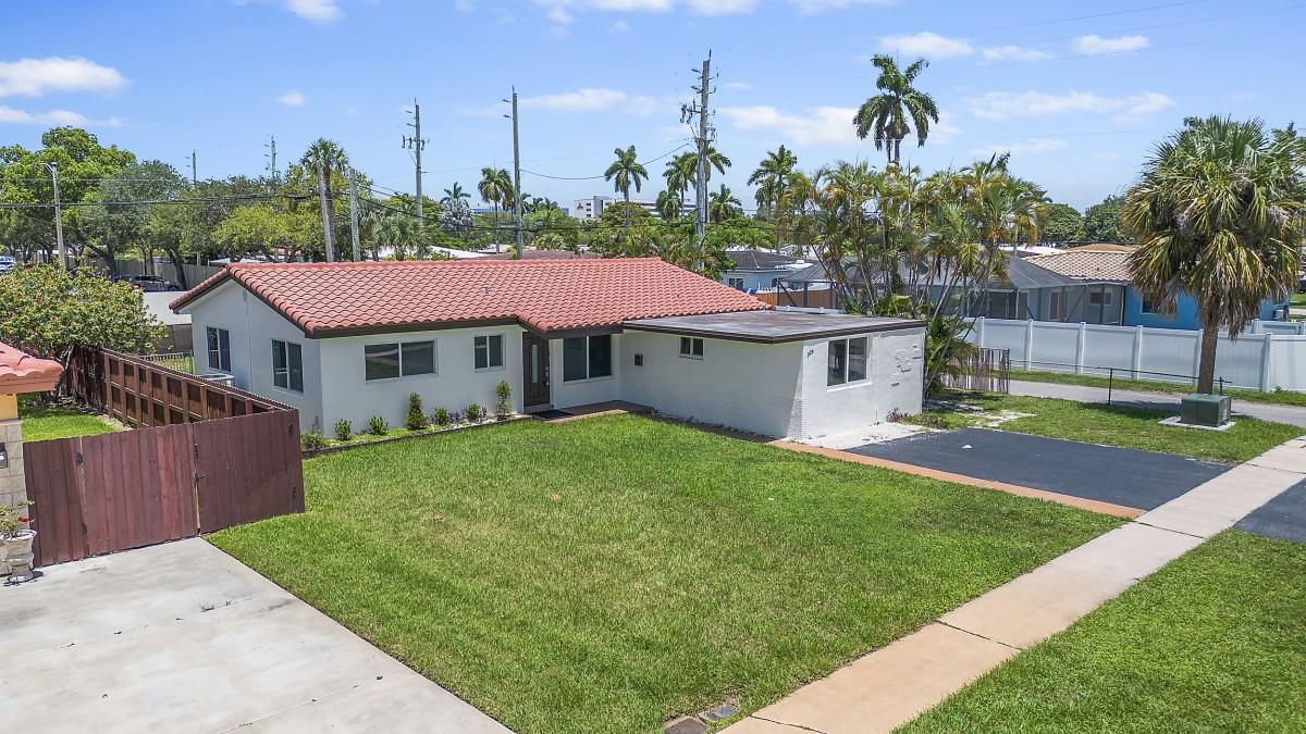 326 N 32nd Ave, Hollywood, FL, 33021/$574,000 1 326 N 32nd Ave