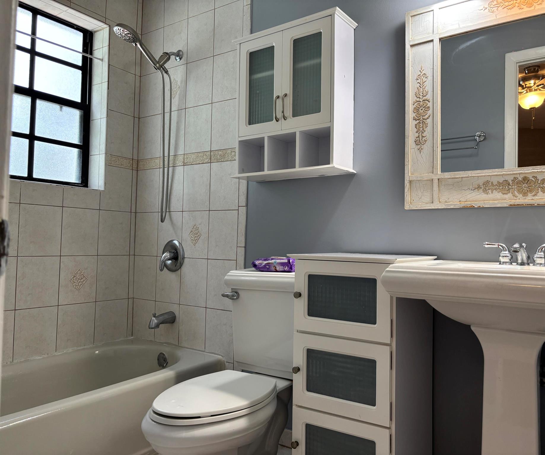 Lakeview Courts - Residential Lease